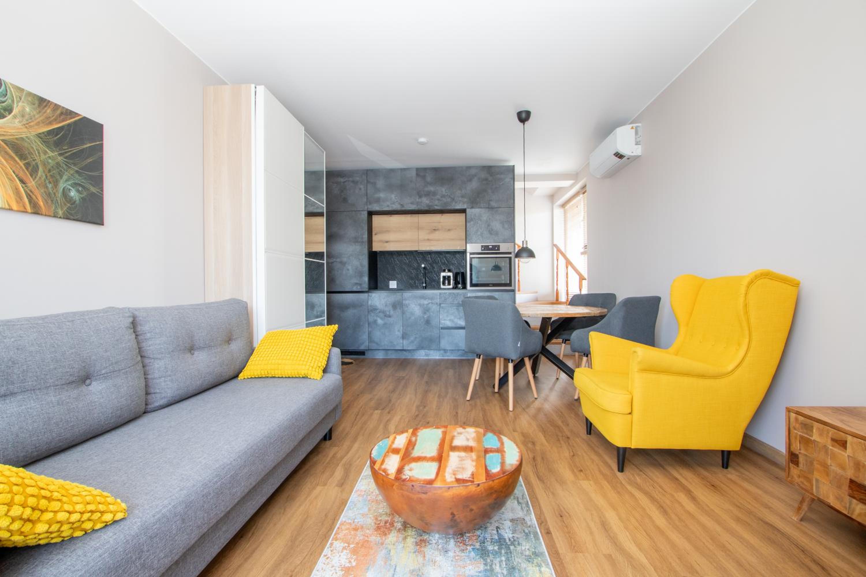 ᴄᴏʜᴏsᴛ I Cozy Apartment Near City Centre view 2
