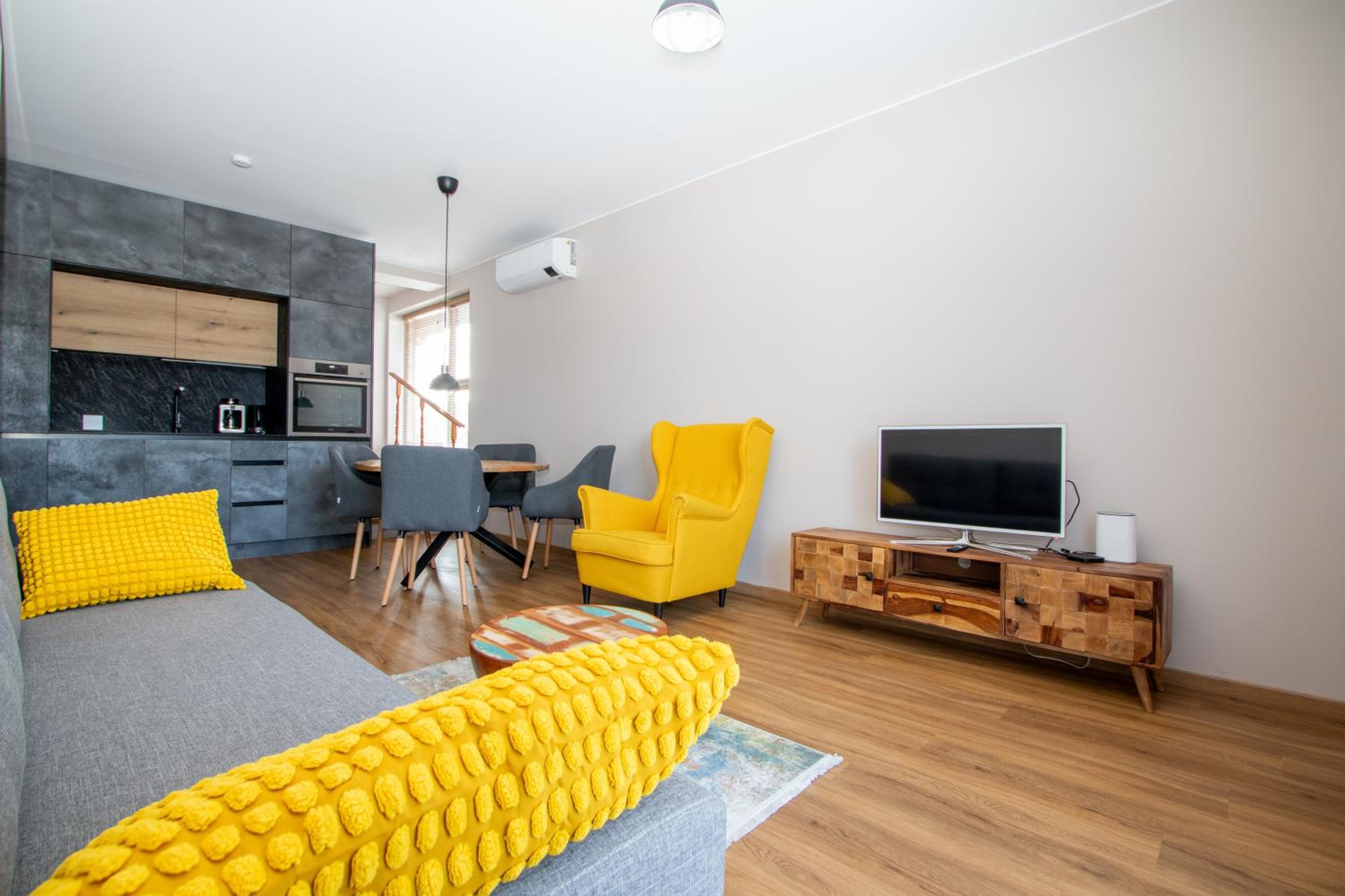 ᴄᴏʜᴏsᴛ I Cozy Apartment Near City Centre view 4