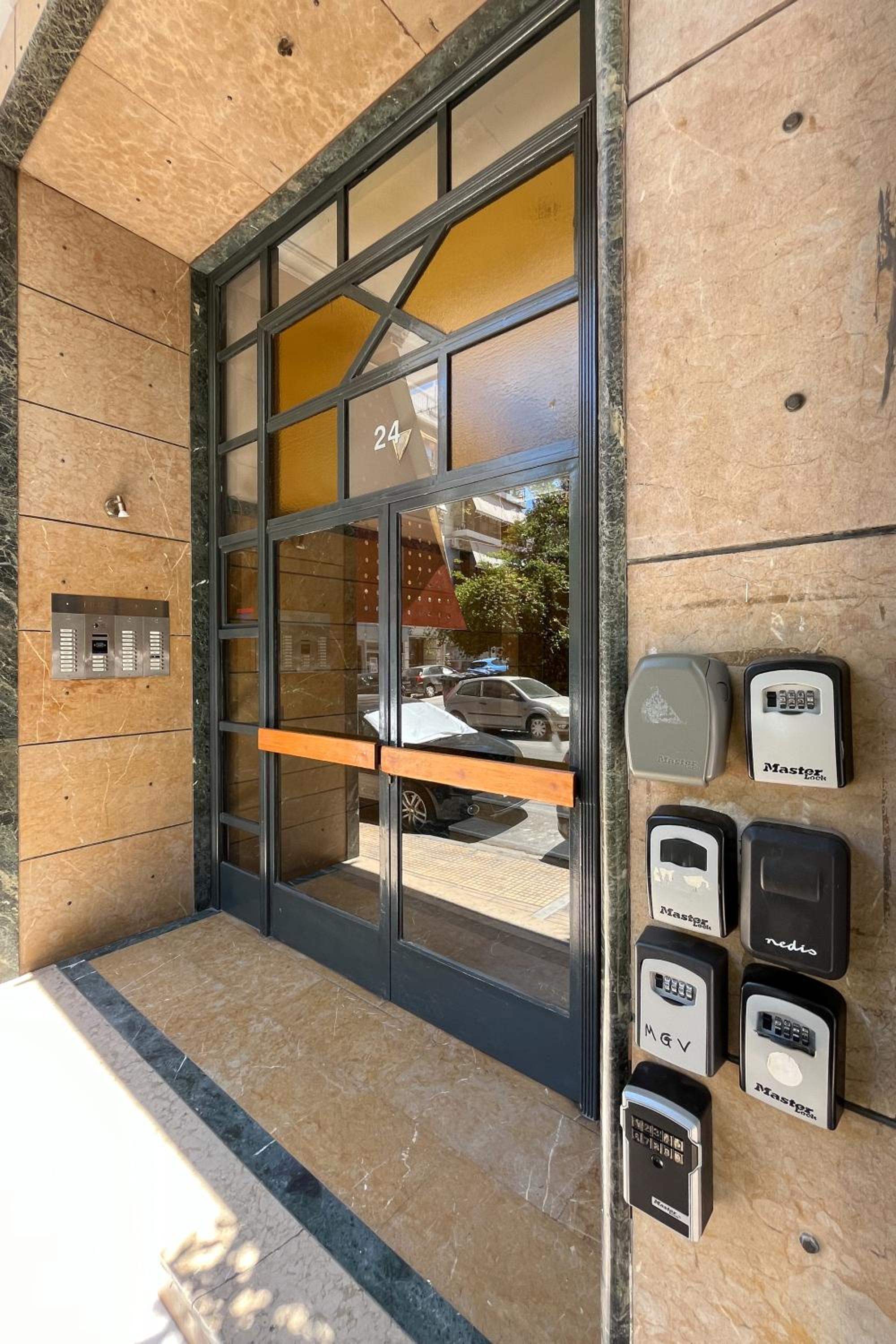 Modern Apartment in Athens Center, 10 mins walk to Plaka Historical Area