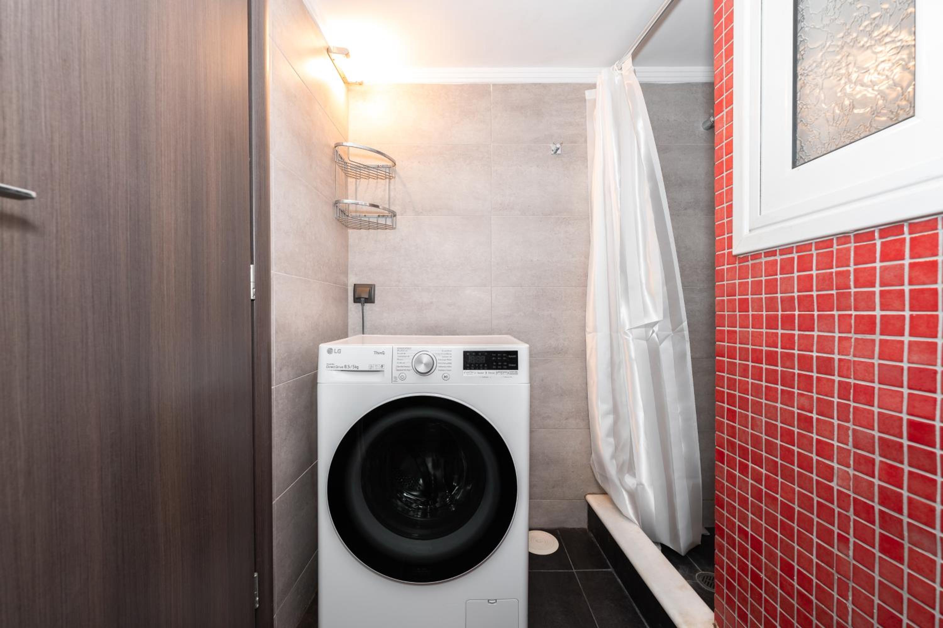 Modern Apartment in Athens Center, 10 mins walk to Plaka Historical Area
