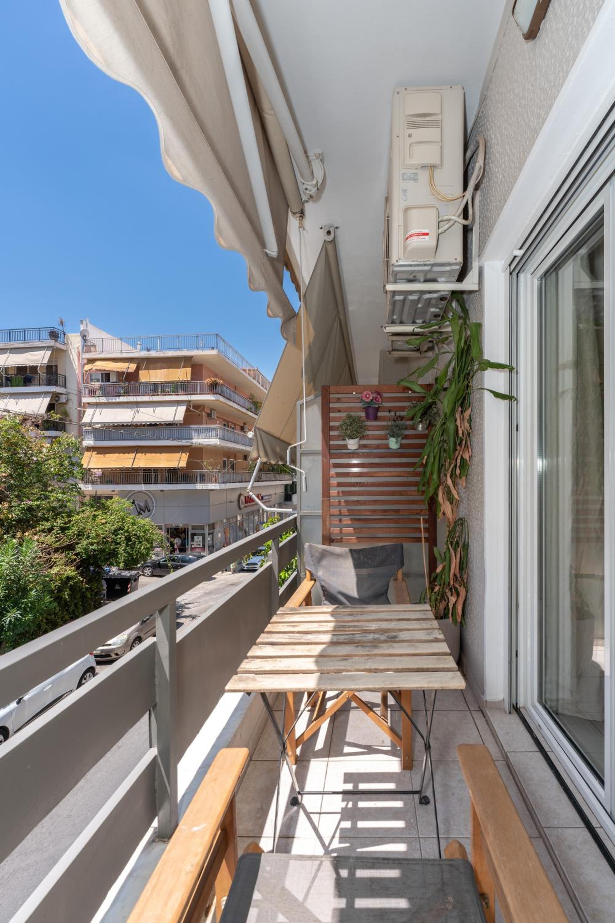 Modern Apartment in Athens Center, 10 mins walk to Plaka Historical Area