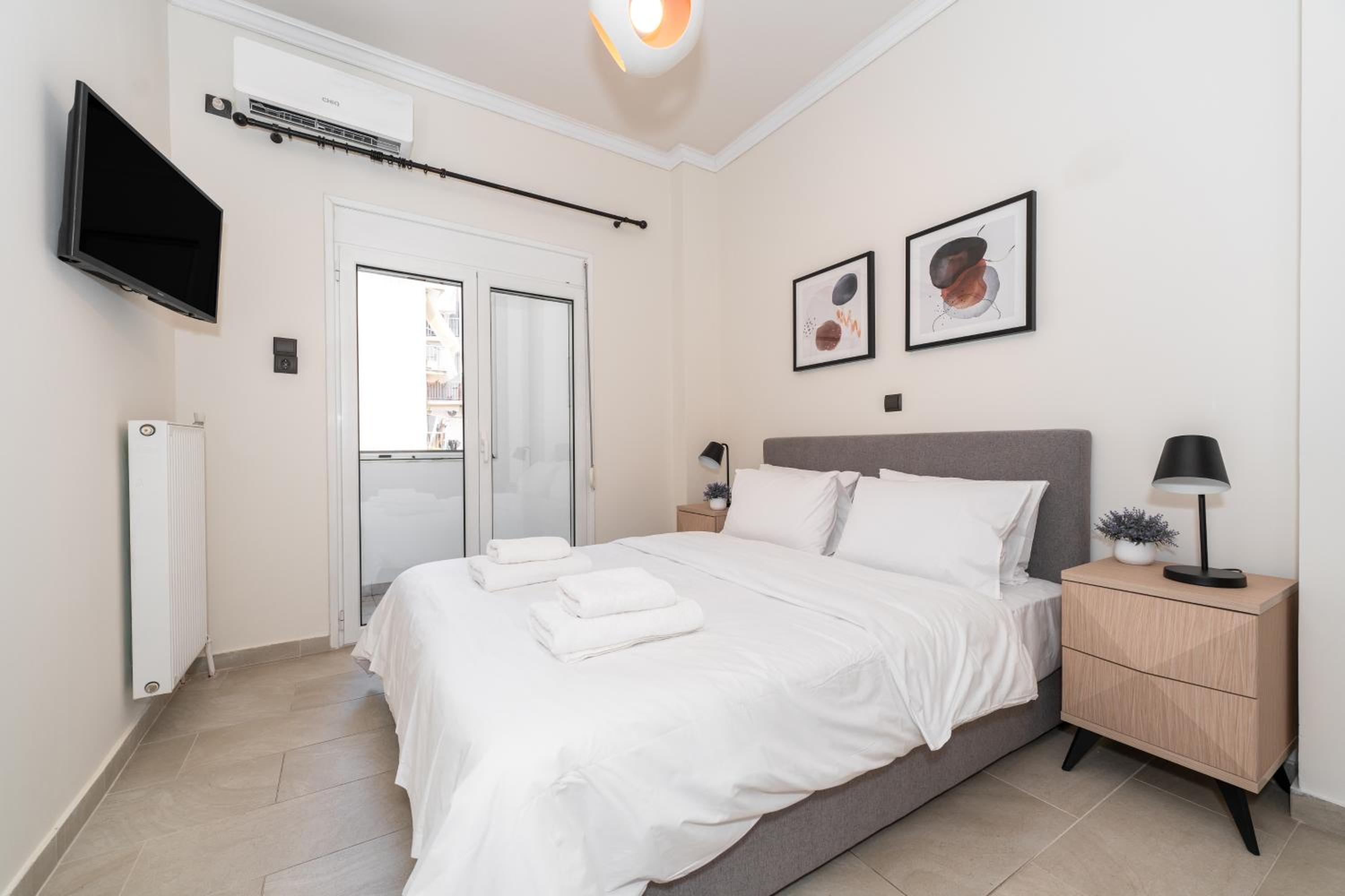 Modern Apartment in Athens Center, 10 mins walk to Plaka Historical Area