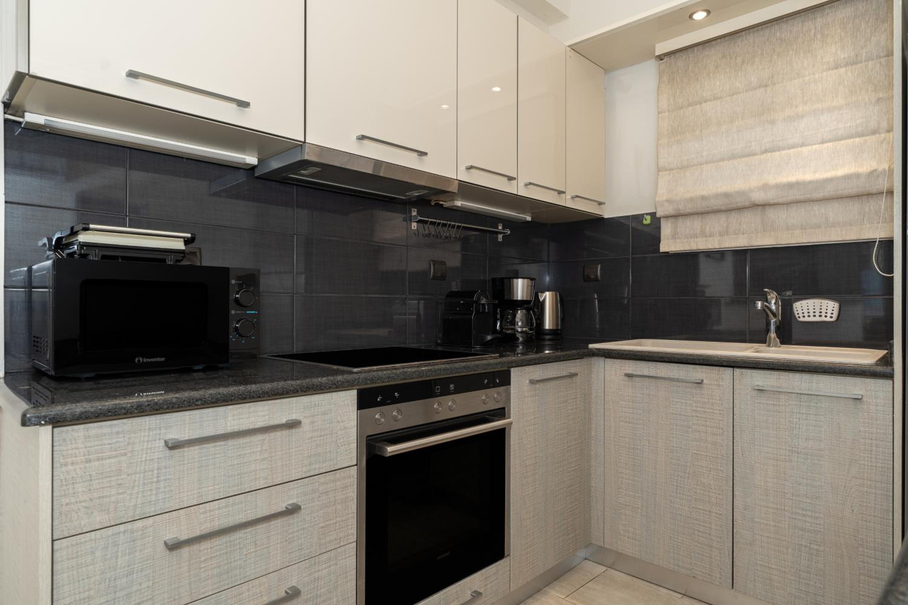 Modern Apartment in Athens Center, 10 mins walk to Plaka Historical Area