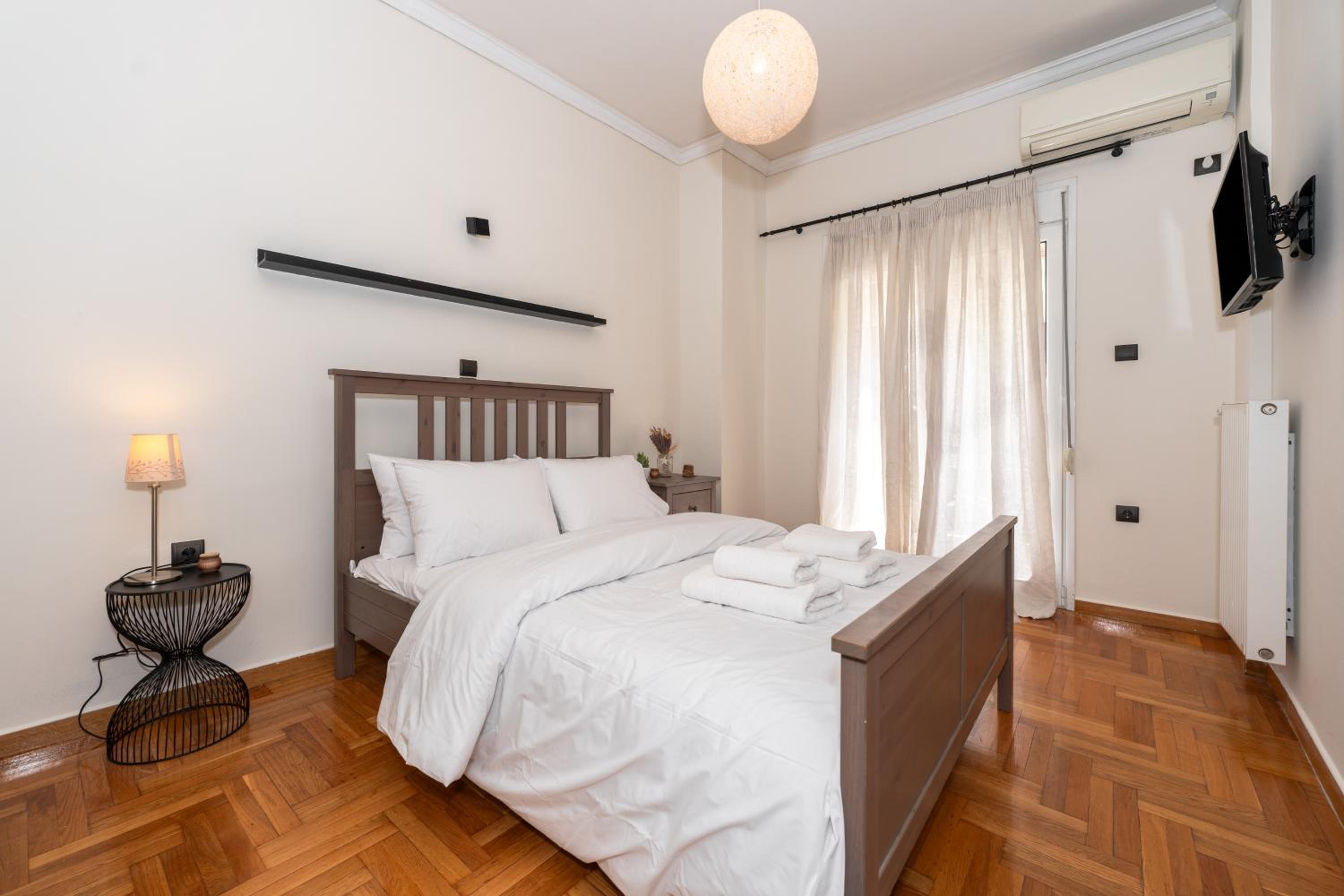 Modern Apartment in Athens Center, 10 mins walk to Plaka Historical Area