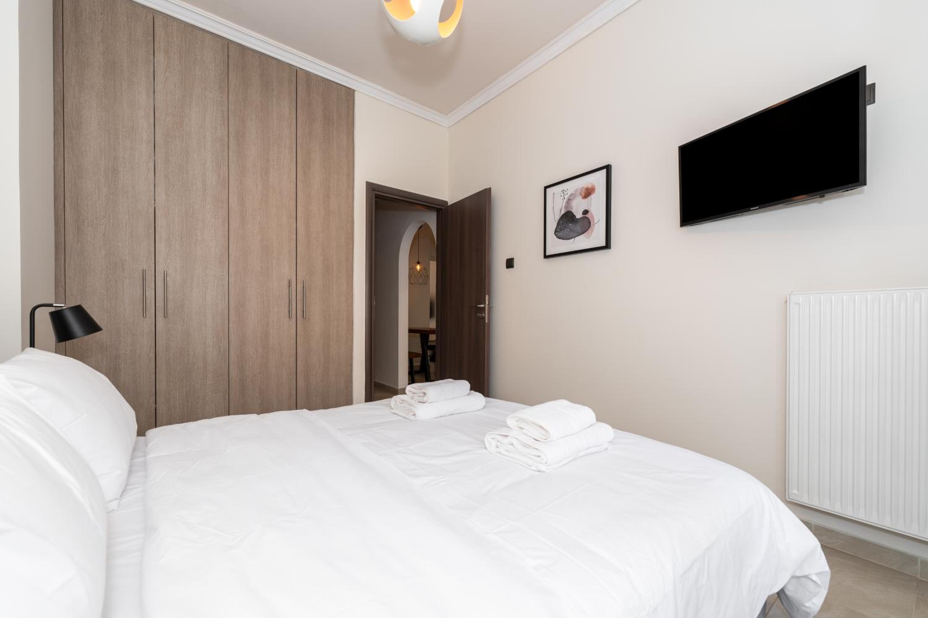 Modern Apartment in Athens Center, 10 mins walk to Plaka Historical Area