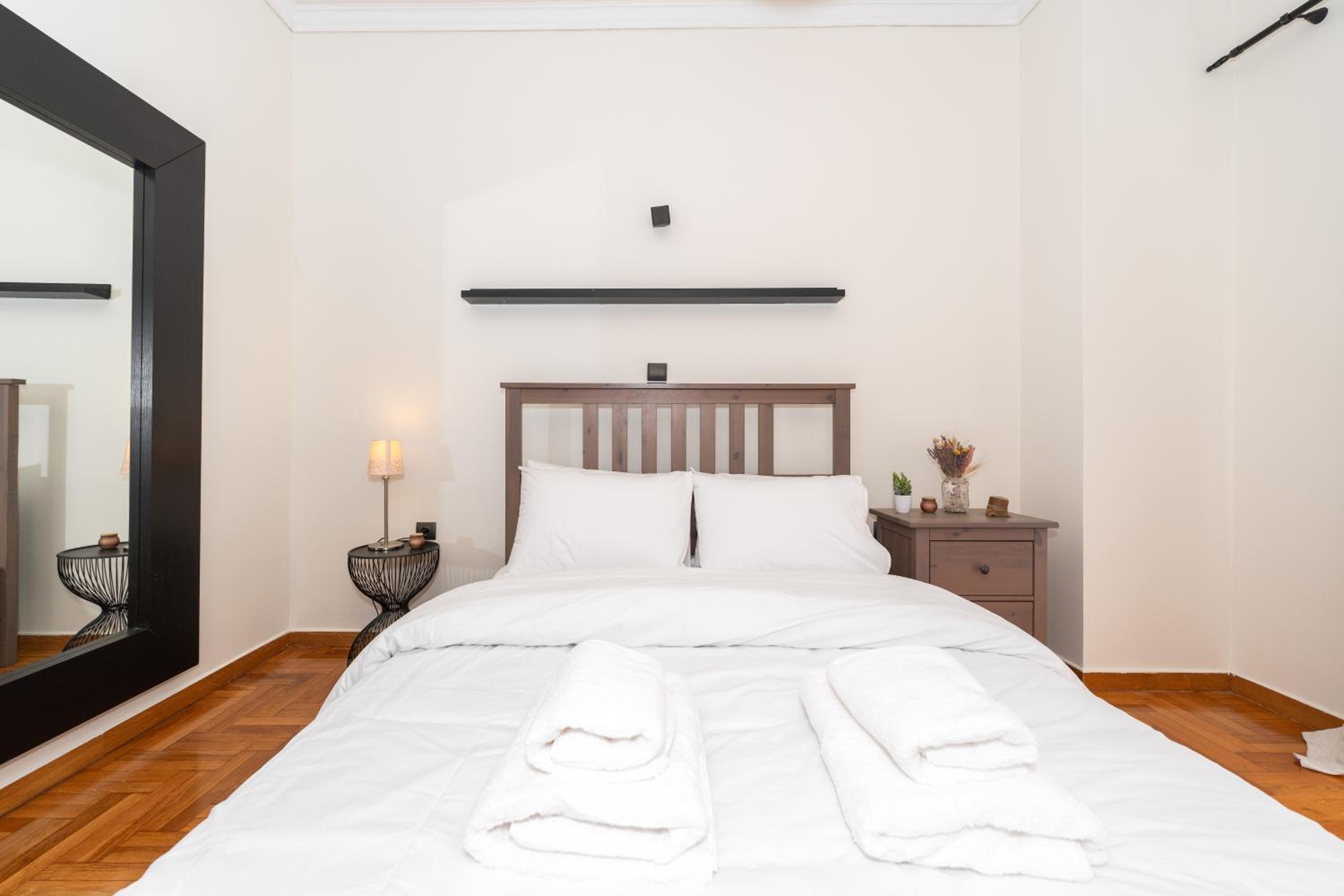 Modern Apartment in Athens Center, 10 mins walk to Plaka Historical Area