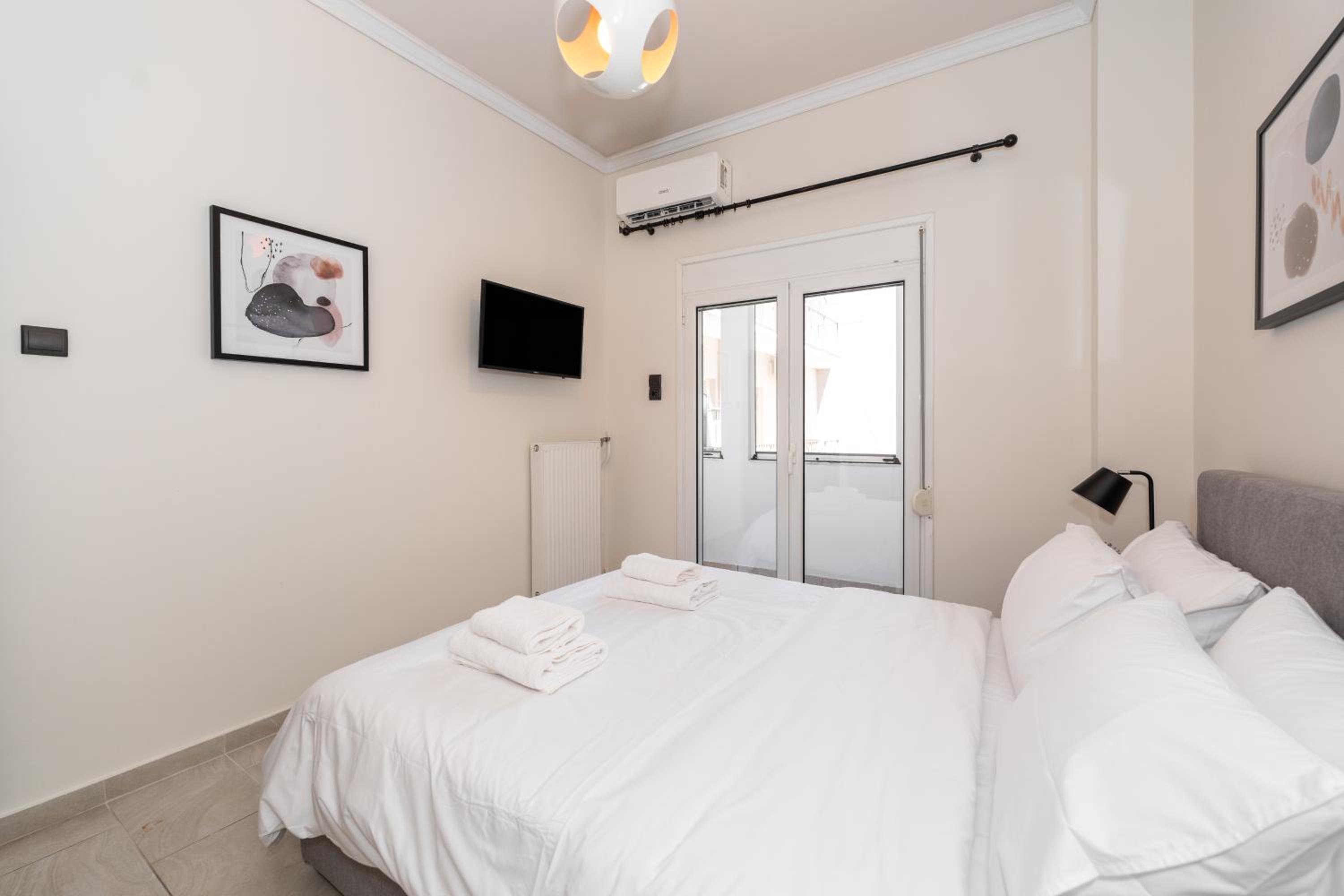 Modern Apartment in Athens Center, 10 mins walk to Plaka Historical Area