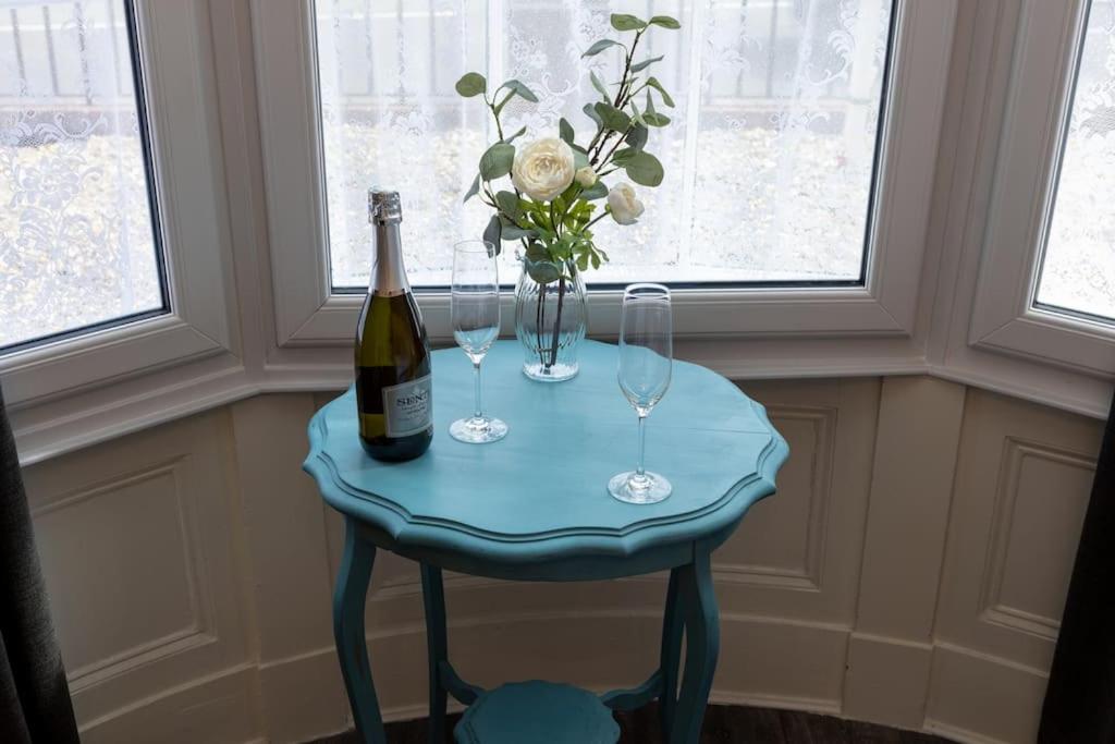 Beautiful North Bay seaside apartment, free parking and courtyard view 4