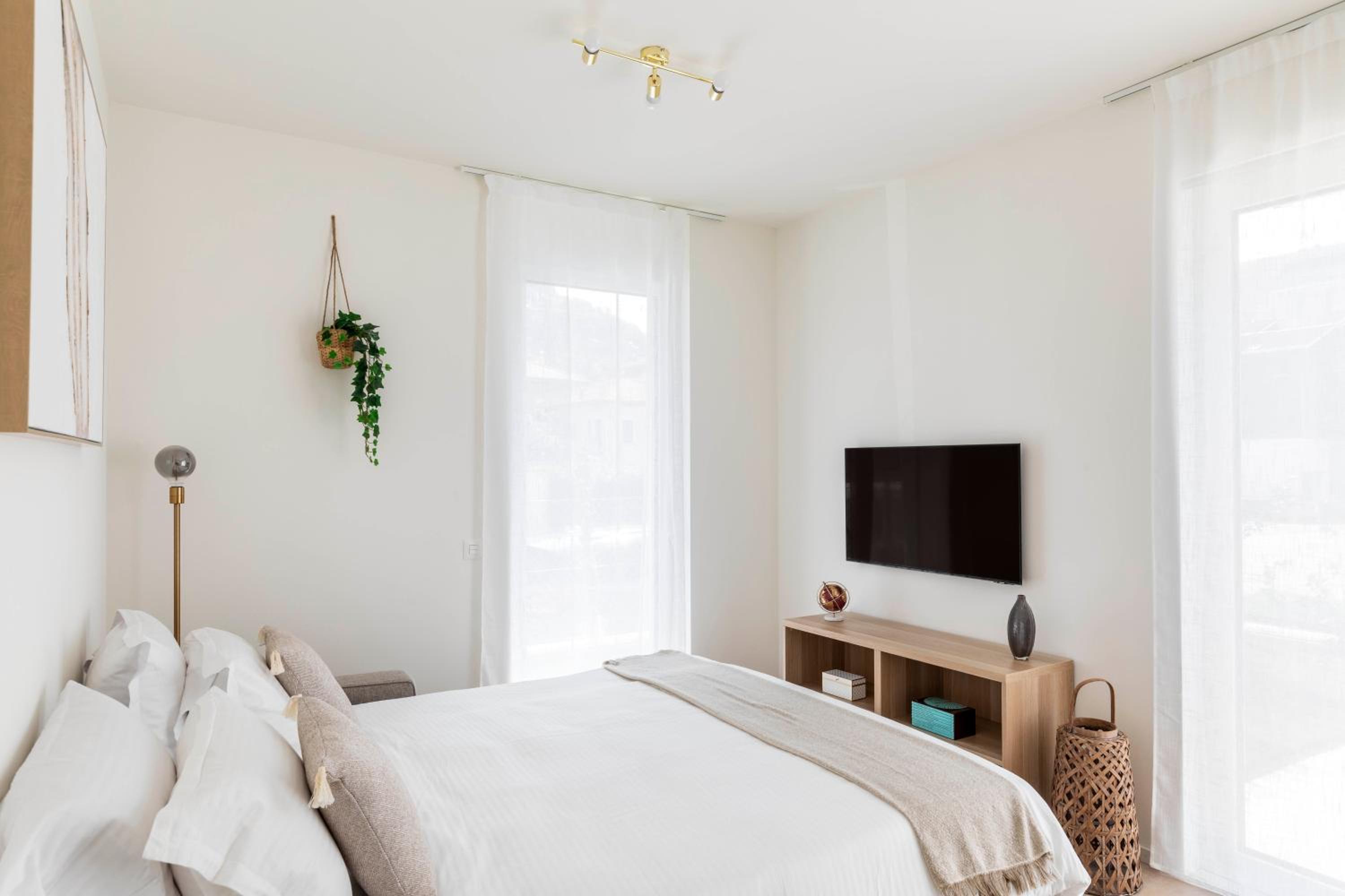 Regalia Suites - Free Parking
