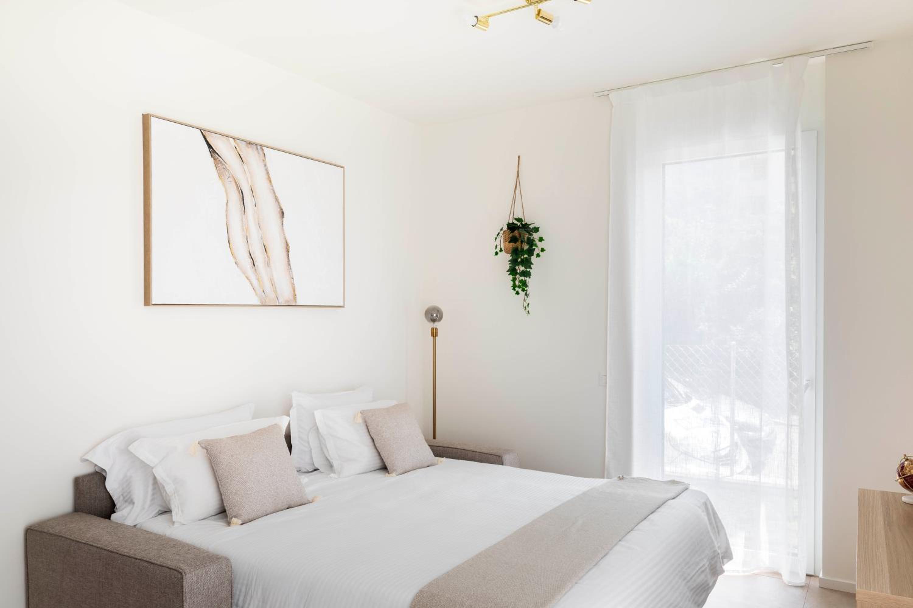 Regalia Suites - Free Parking
