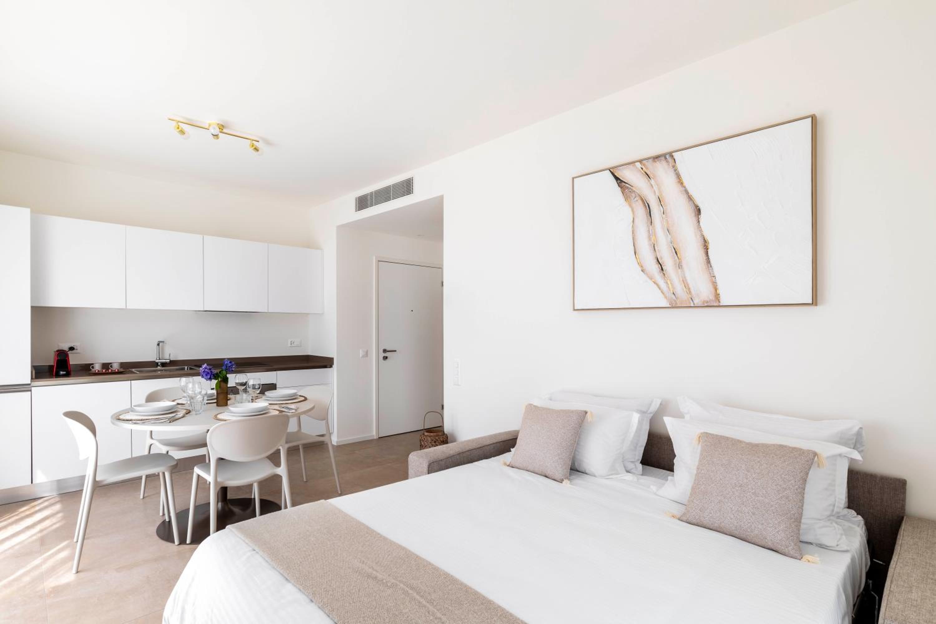 Regalia Suites - Free Parking