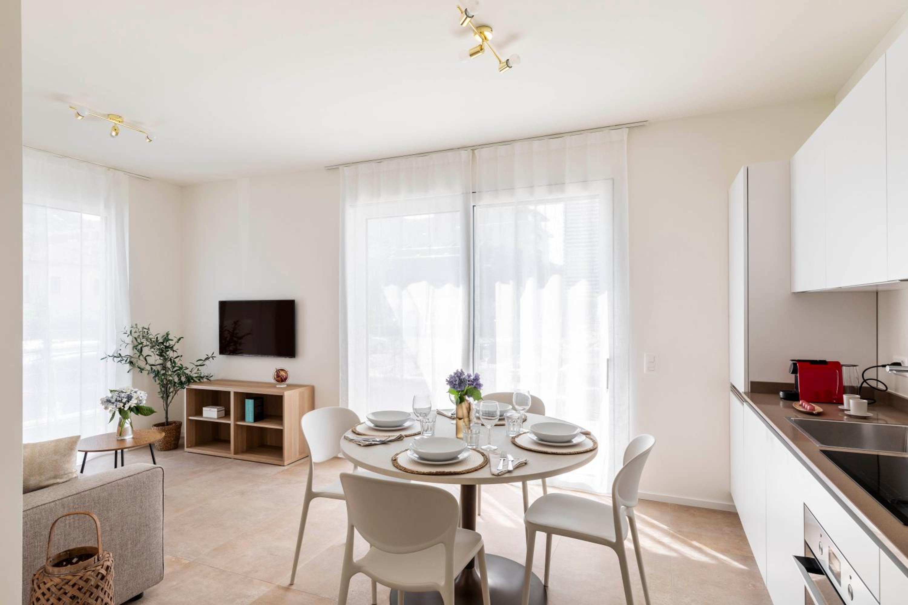 Regalia Suites - Free Parking