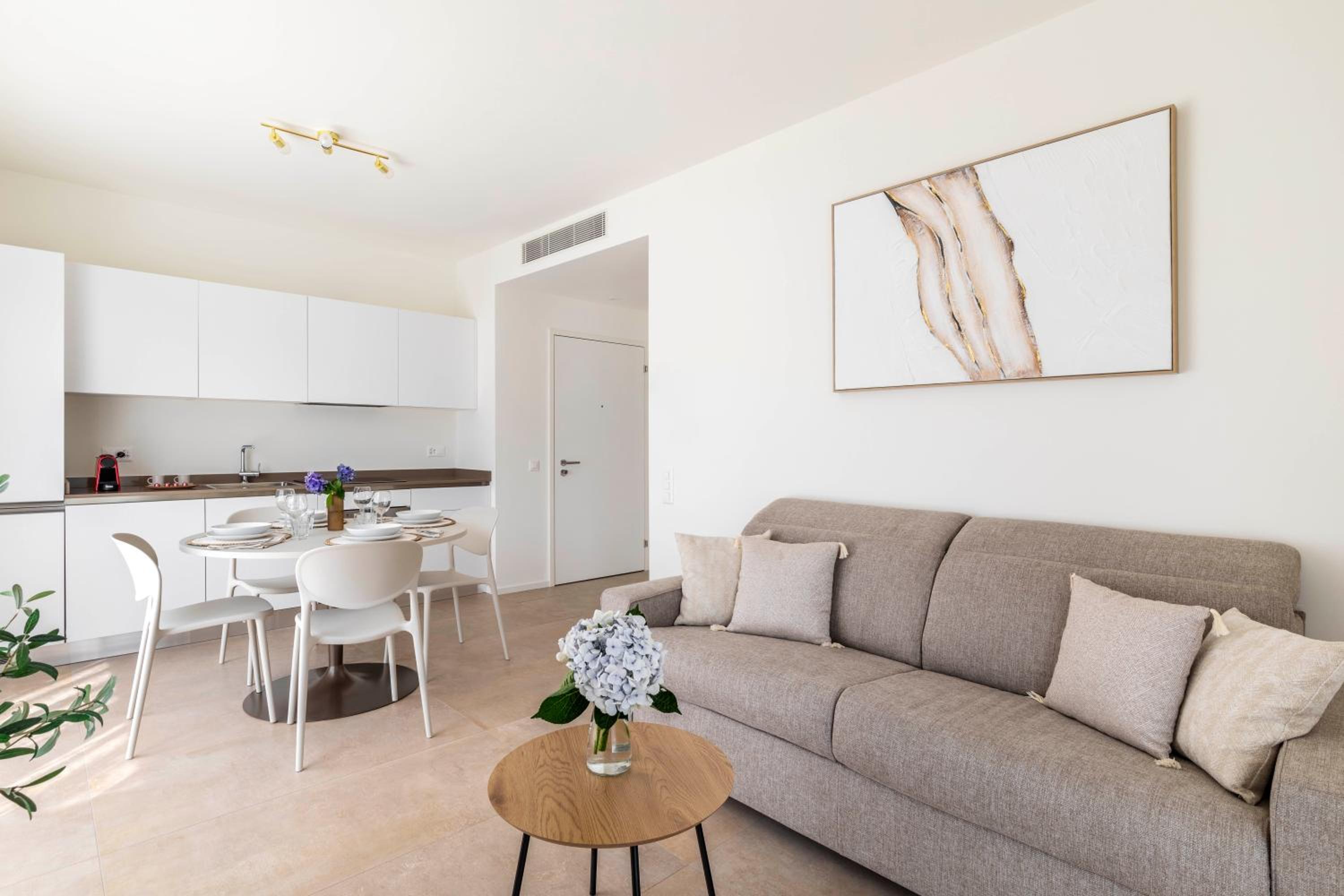Regalia Suites - Free Parking
