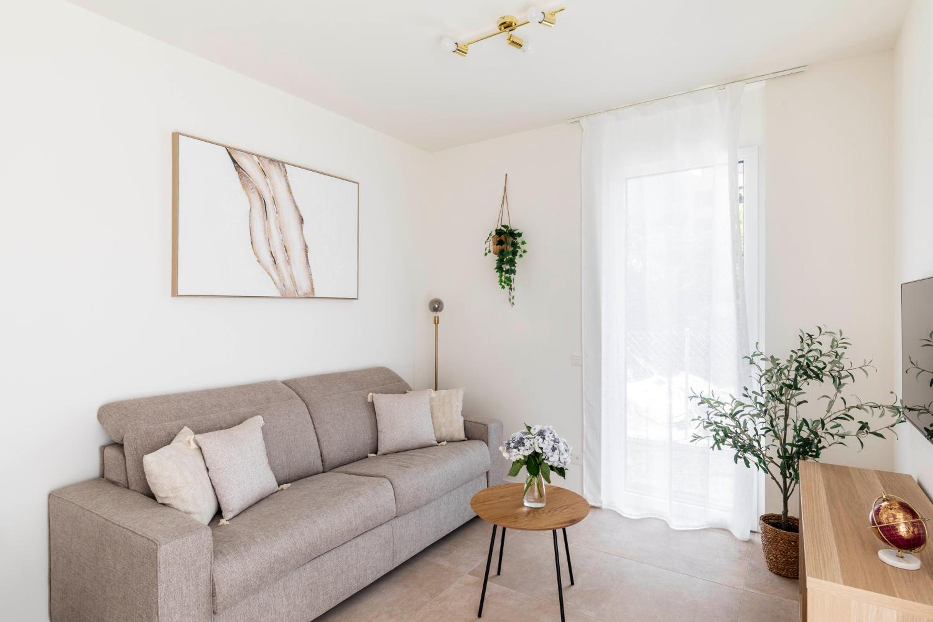Regalia Suites - Free Parking