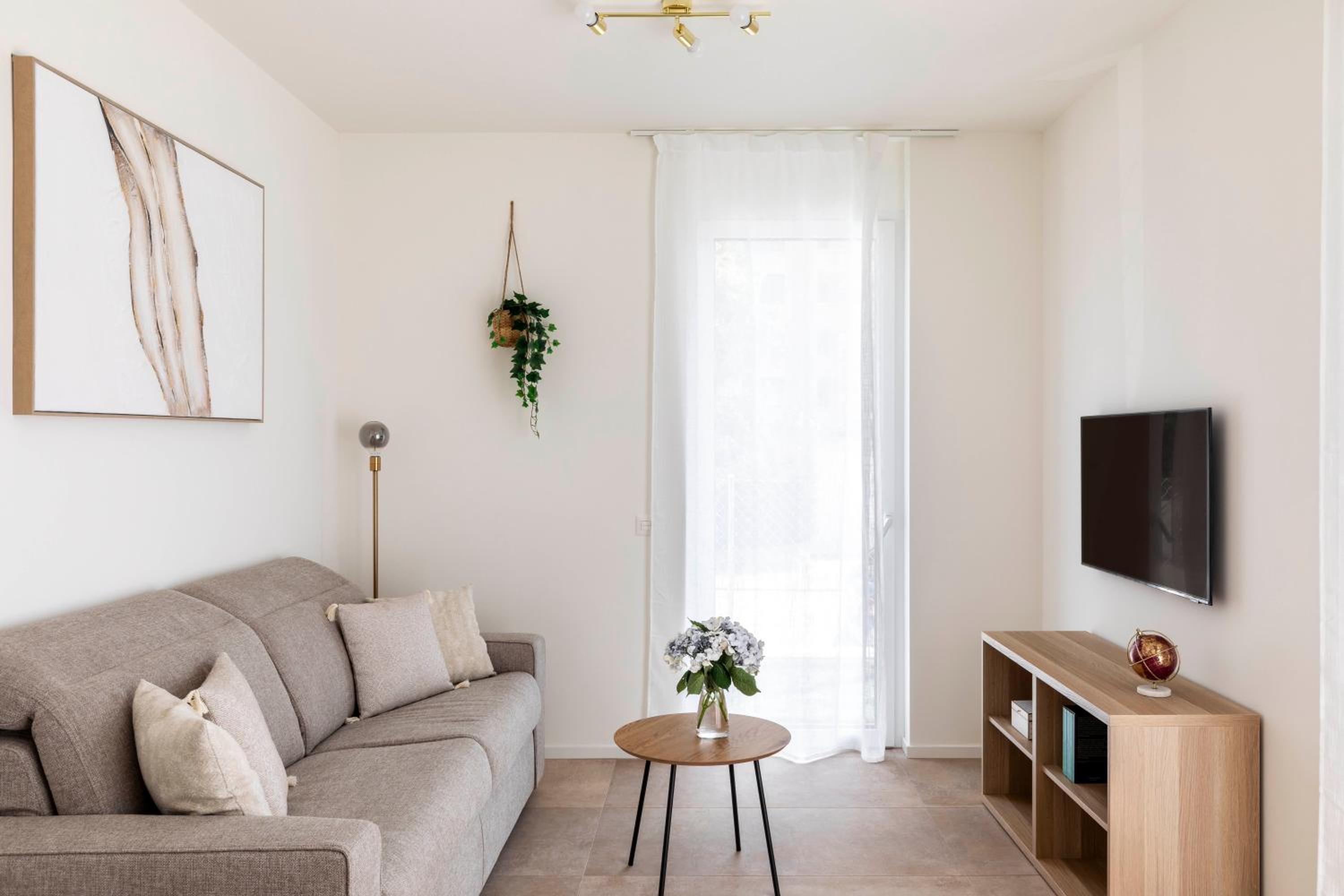 Regalia Suites - Free Parking