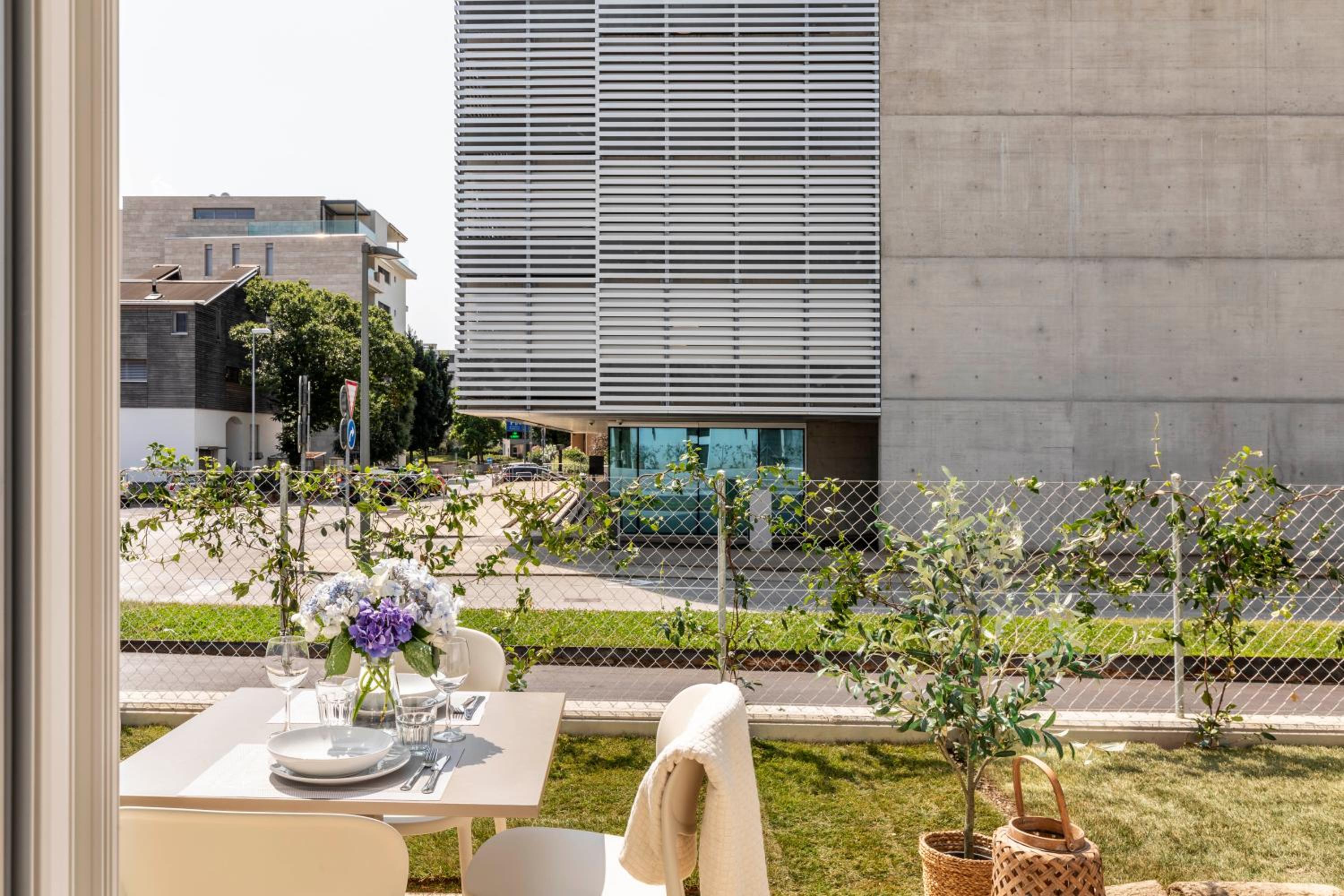 Regalia Suites - Free Parking