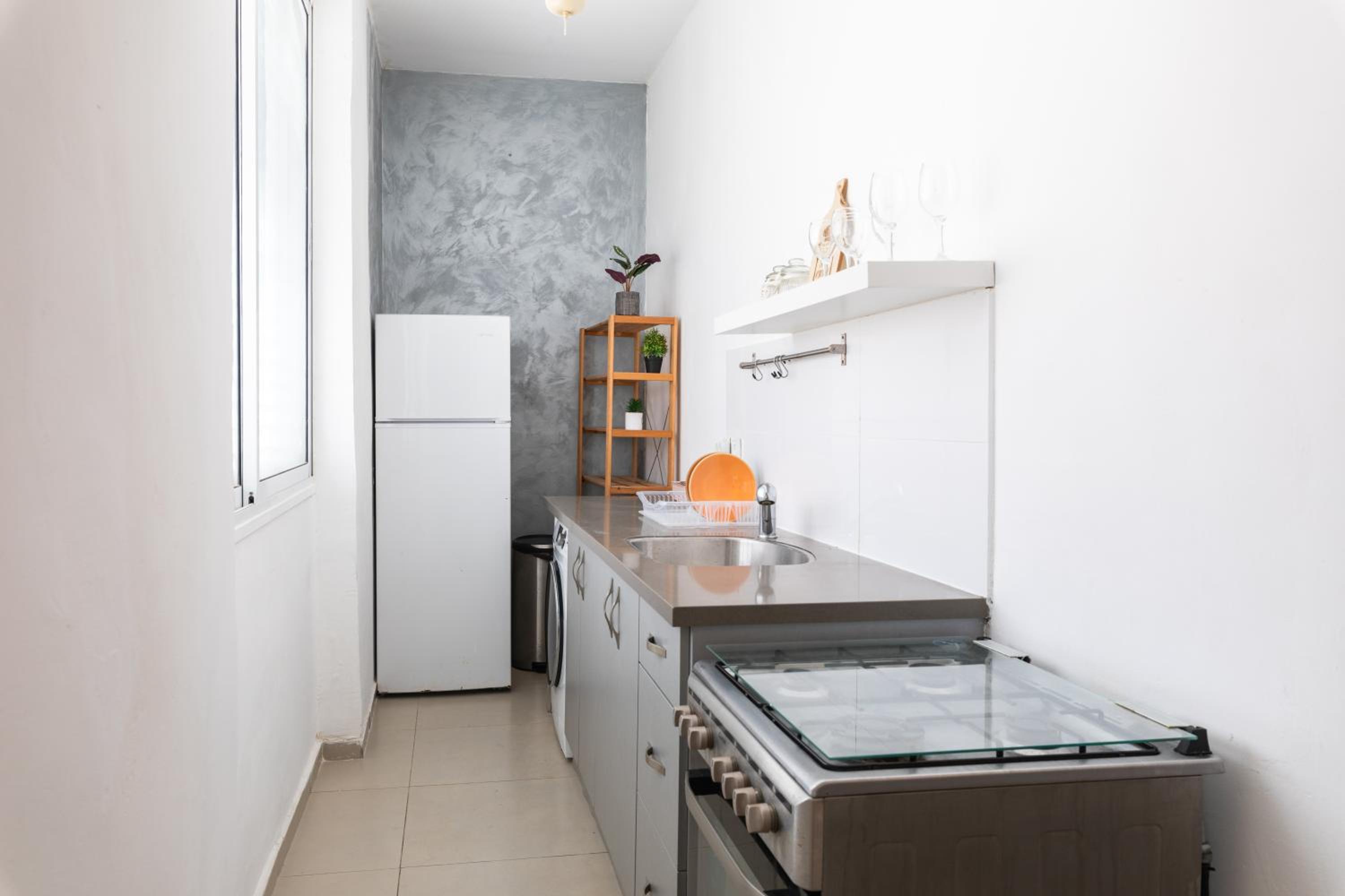 Stylish Beach Apartment & Free Parking