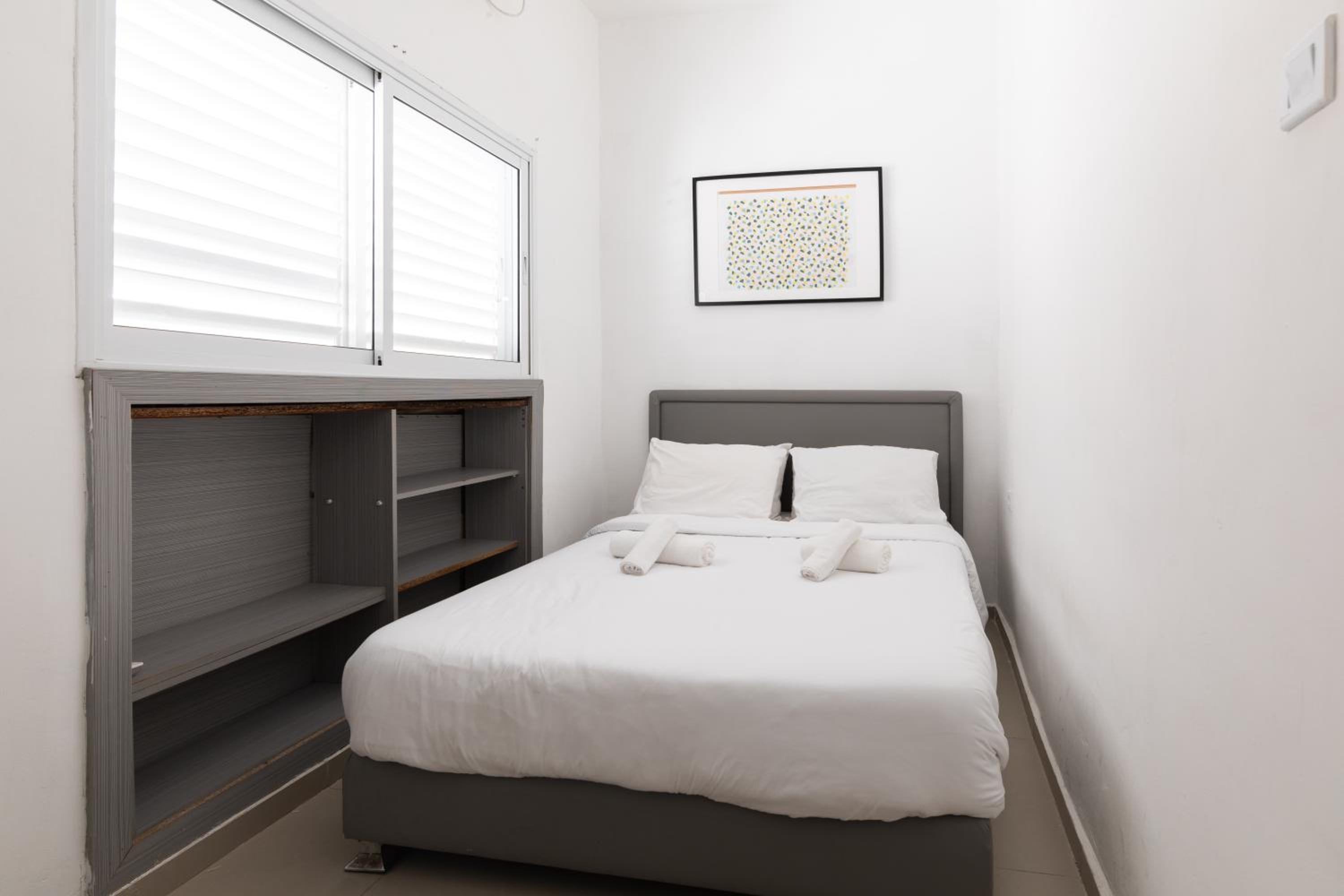 Stylish Beach Apartment & Free Parking
