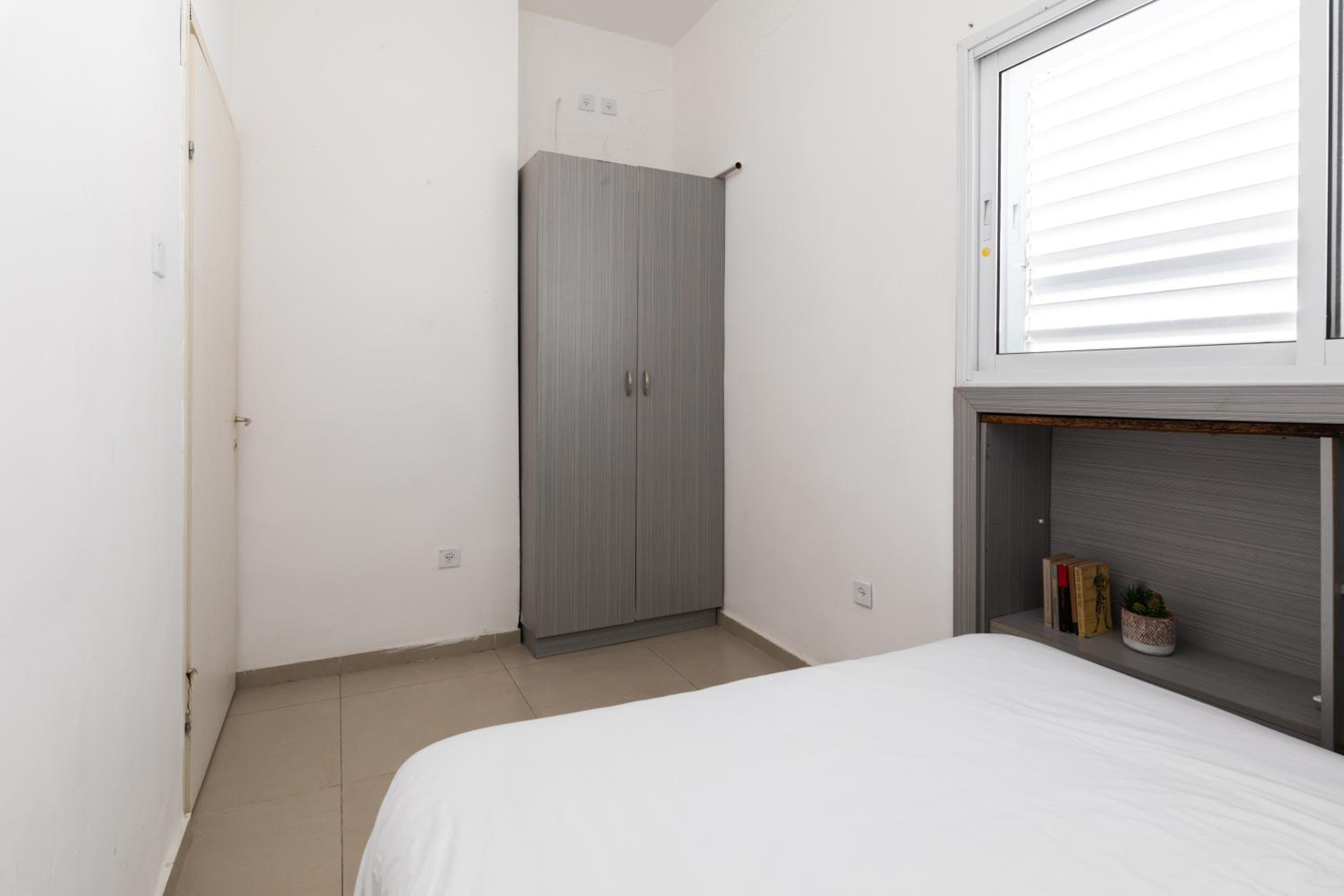 Stylish Beach Apartment & Free Parking