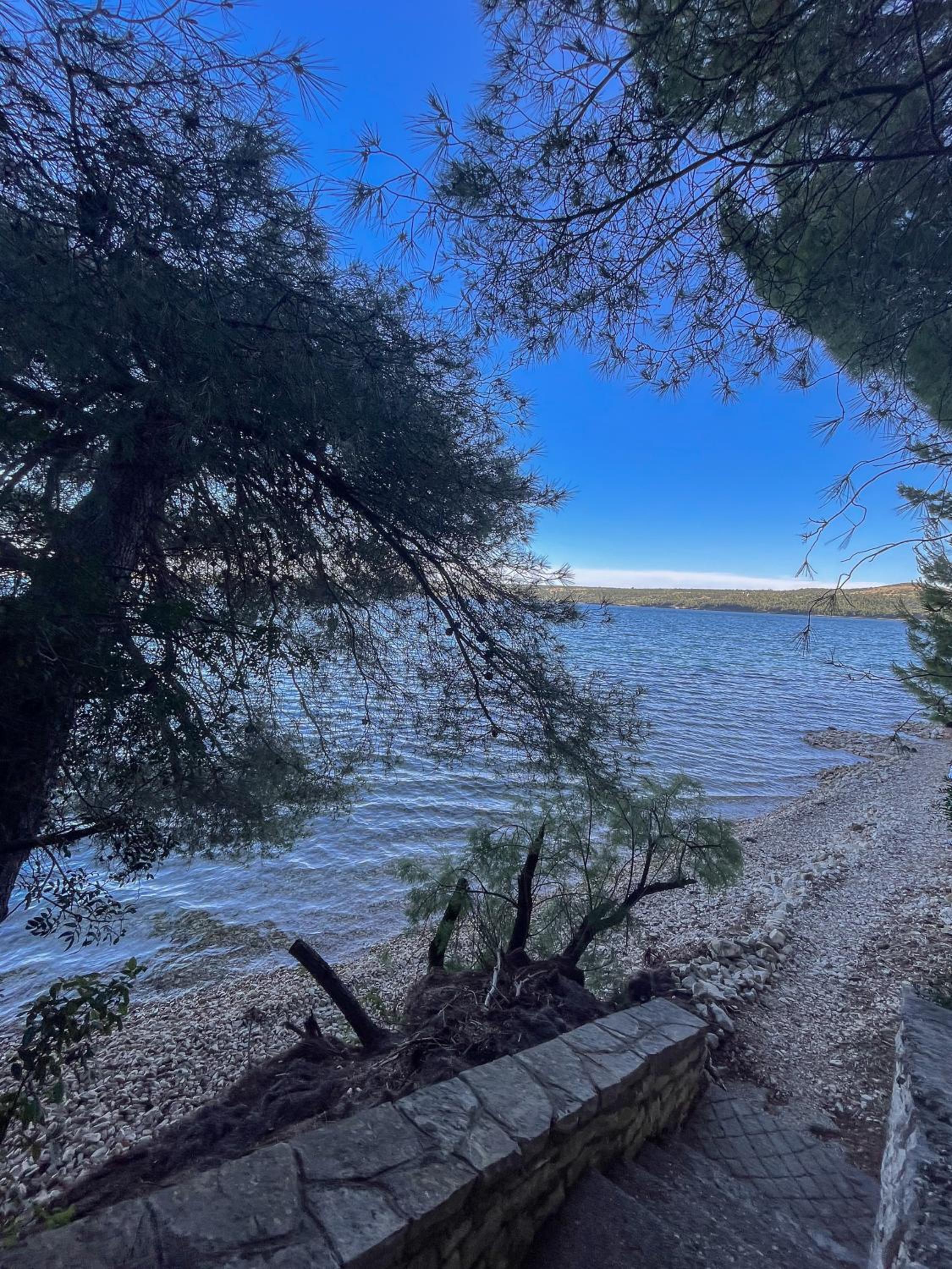 The gravel beach & bike apartment view 3