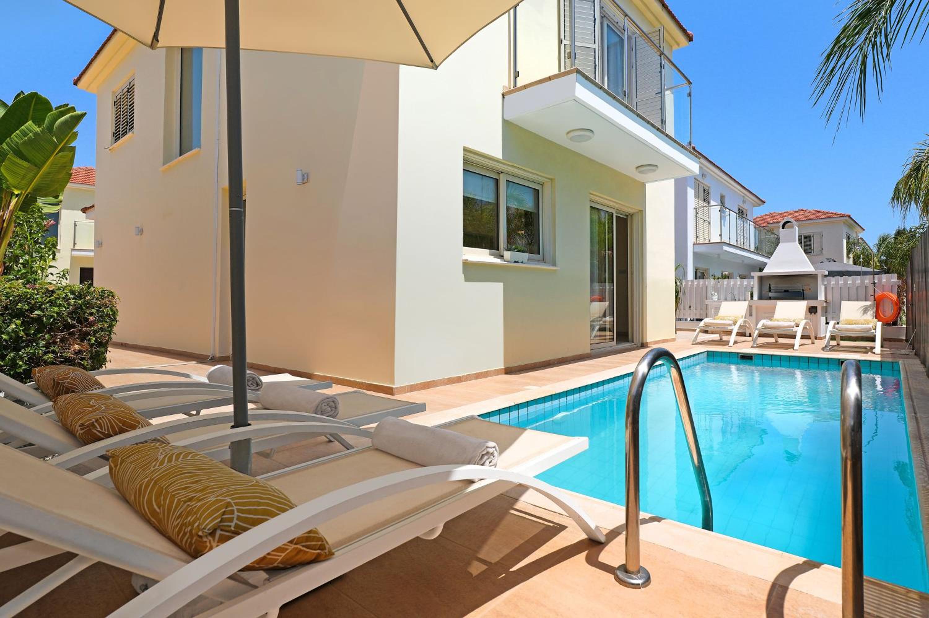 Villa Artemis - 30m from Pernera Beach
