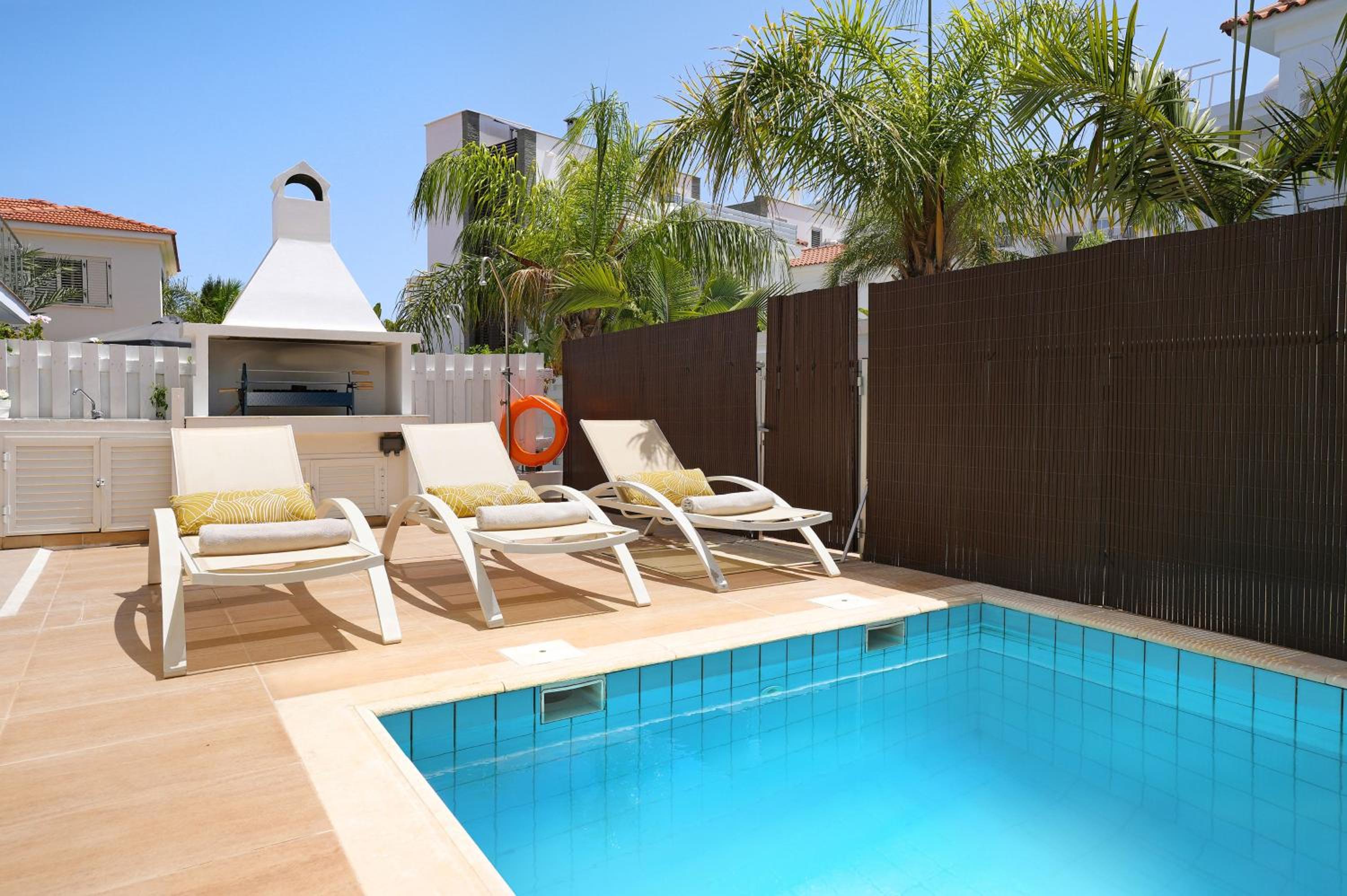 Villa Artemis - 30m from Pernera Beach