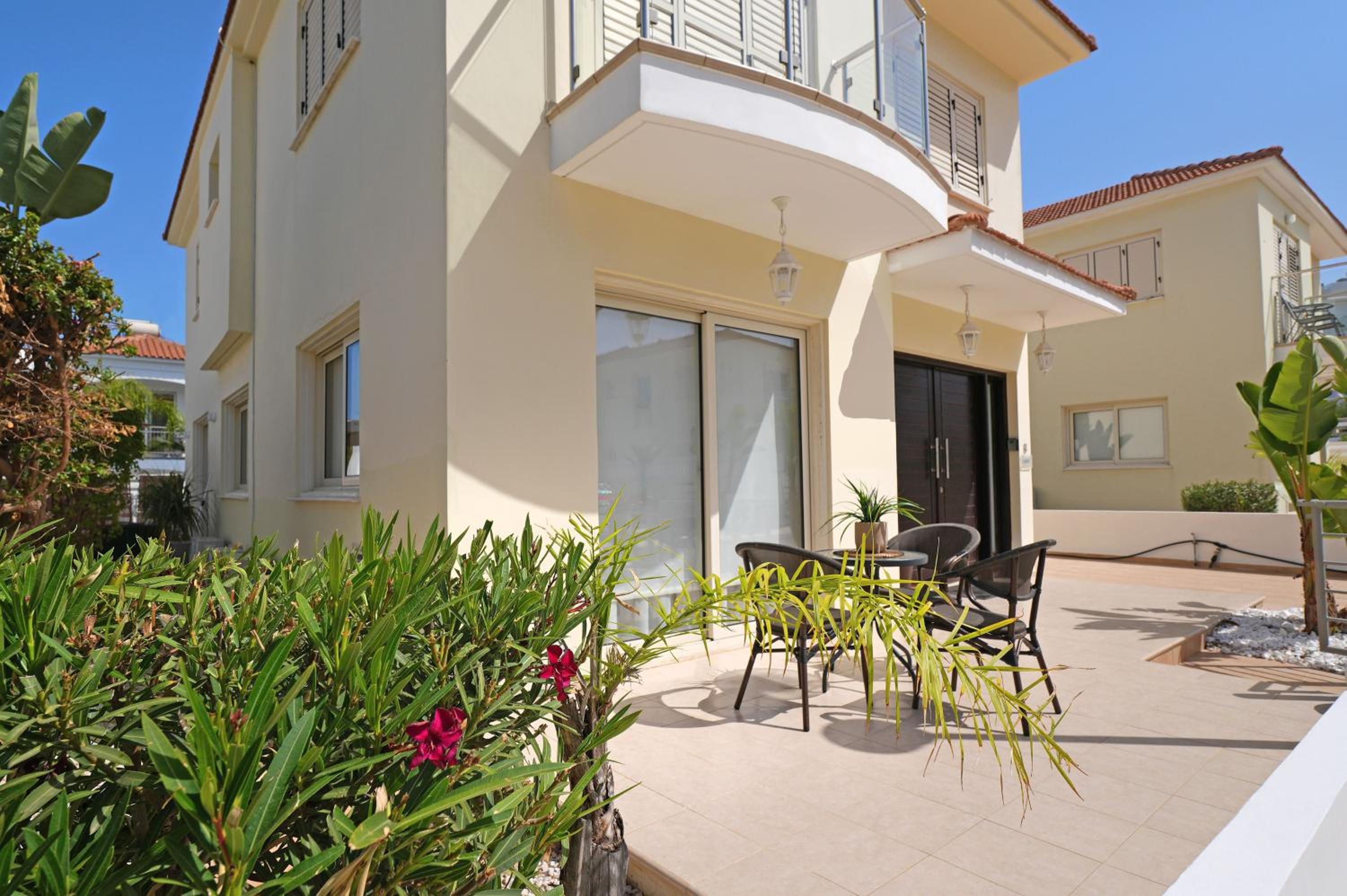 Villa Artemis - 30m from Pernera Beach