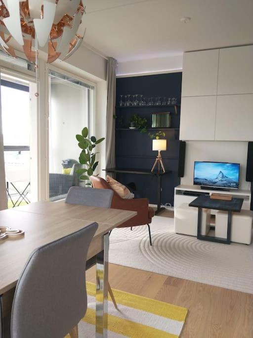 1 bedroom apartment with city views