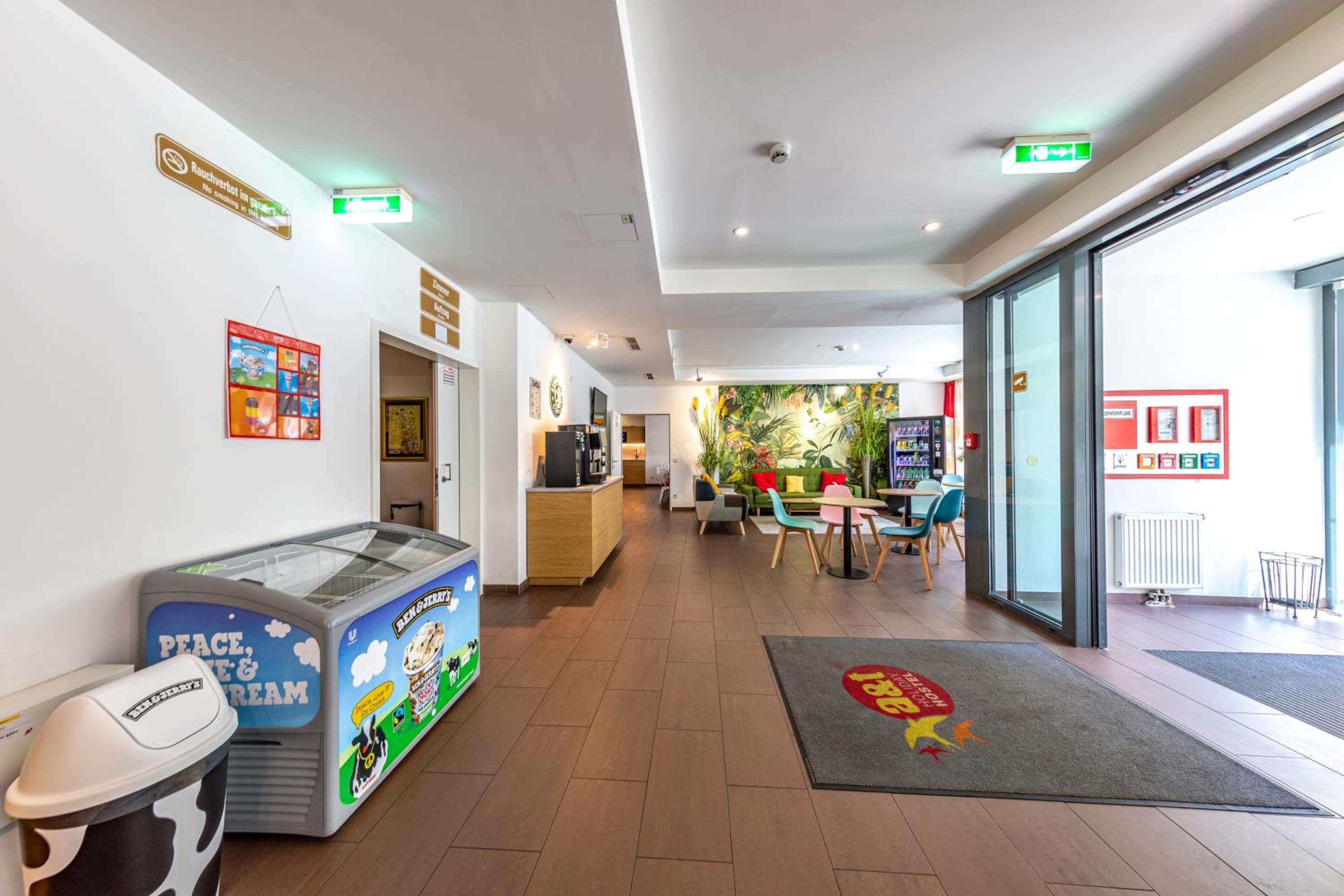 A&T Hotel & Hostel