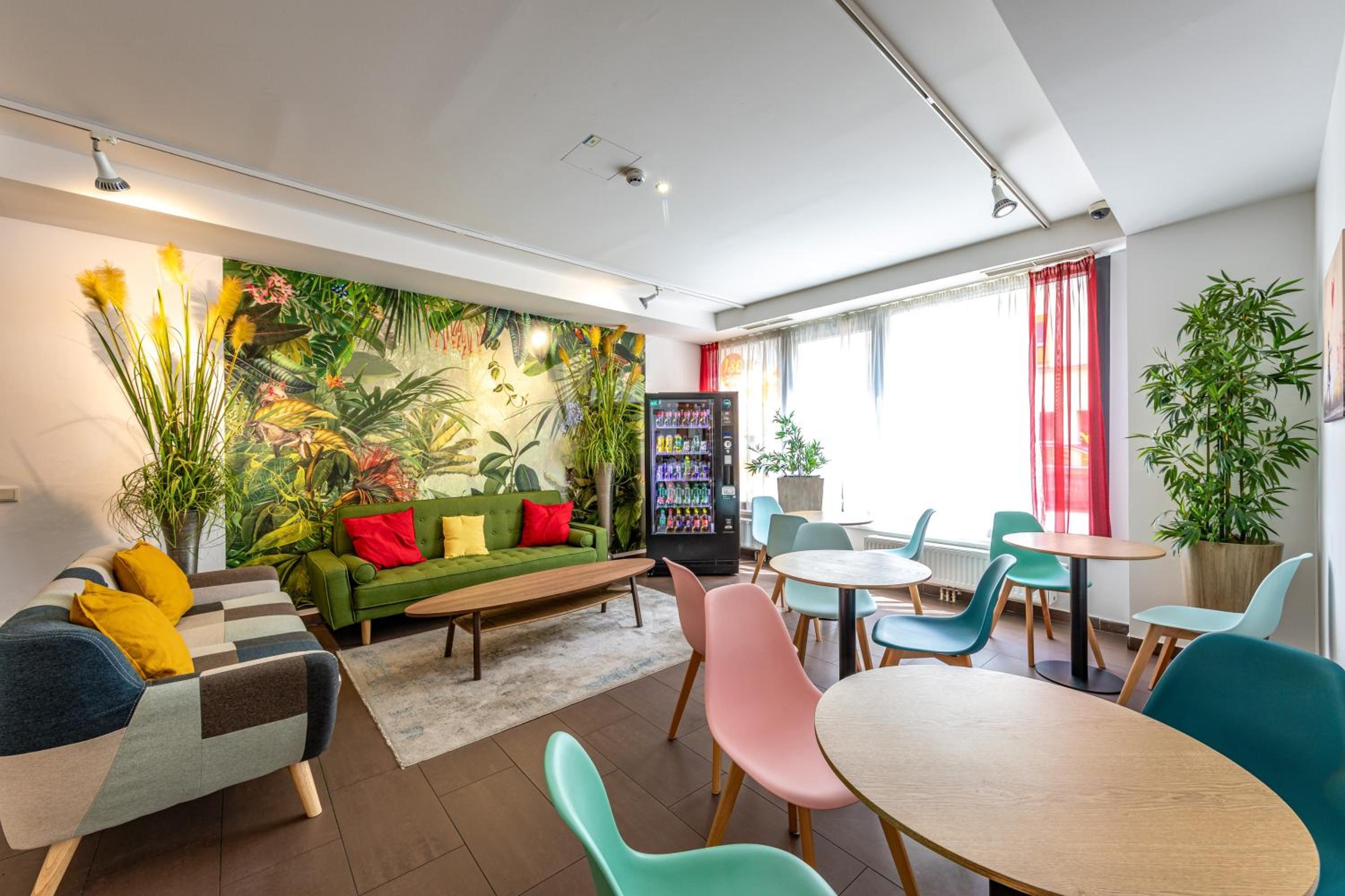 A&T Hotel & Hostel