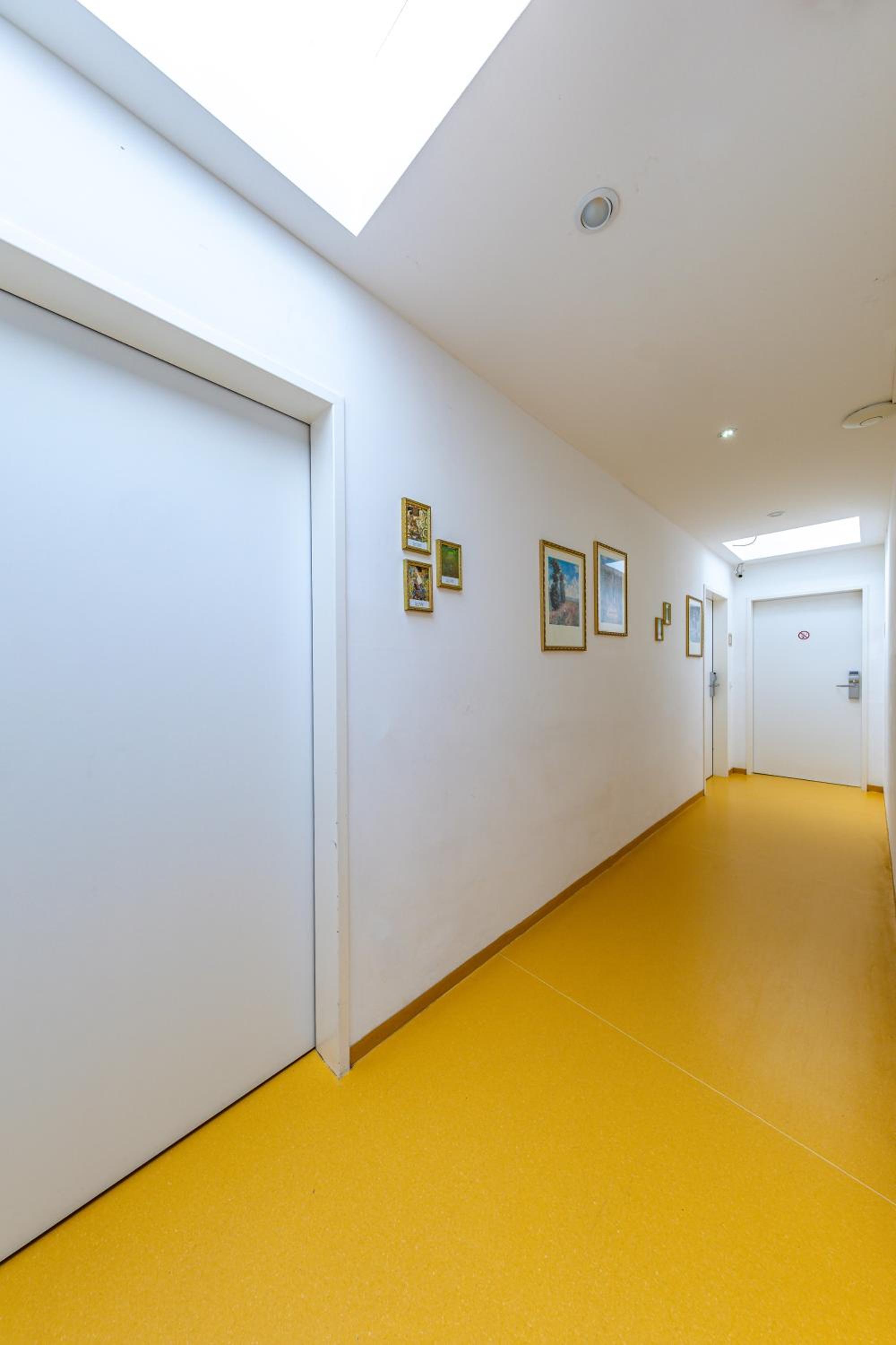 A&T Hotel & Hostel