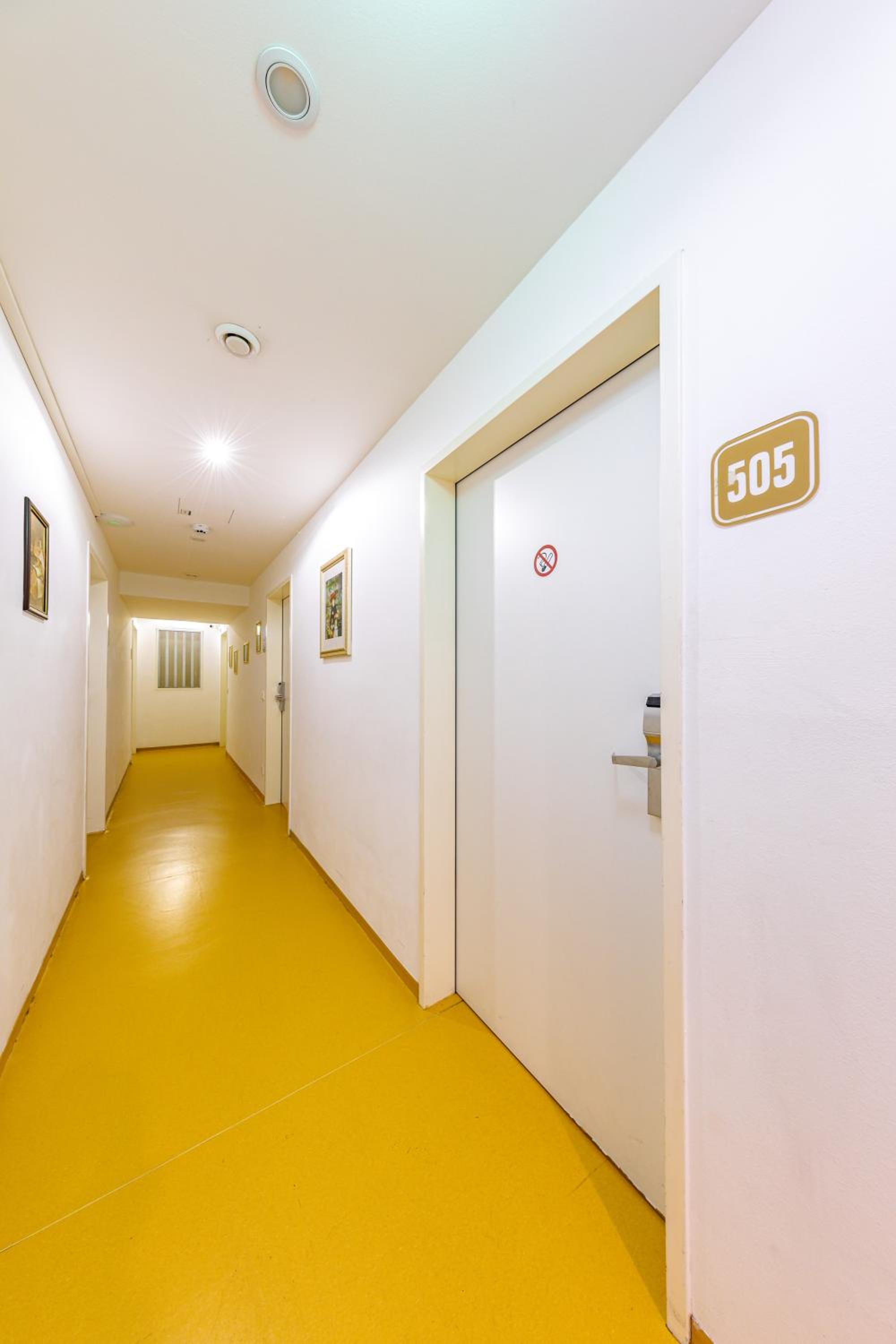 A&T Hotel & Hostel