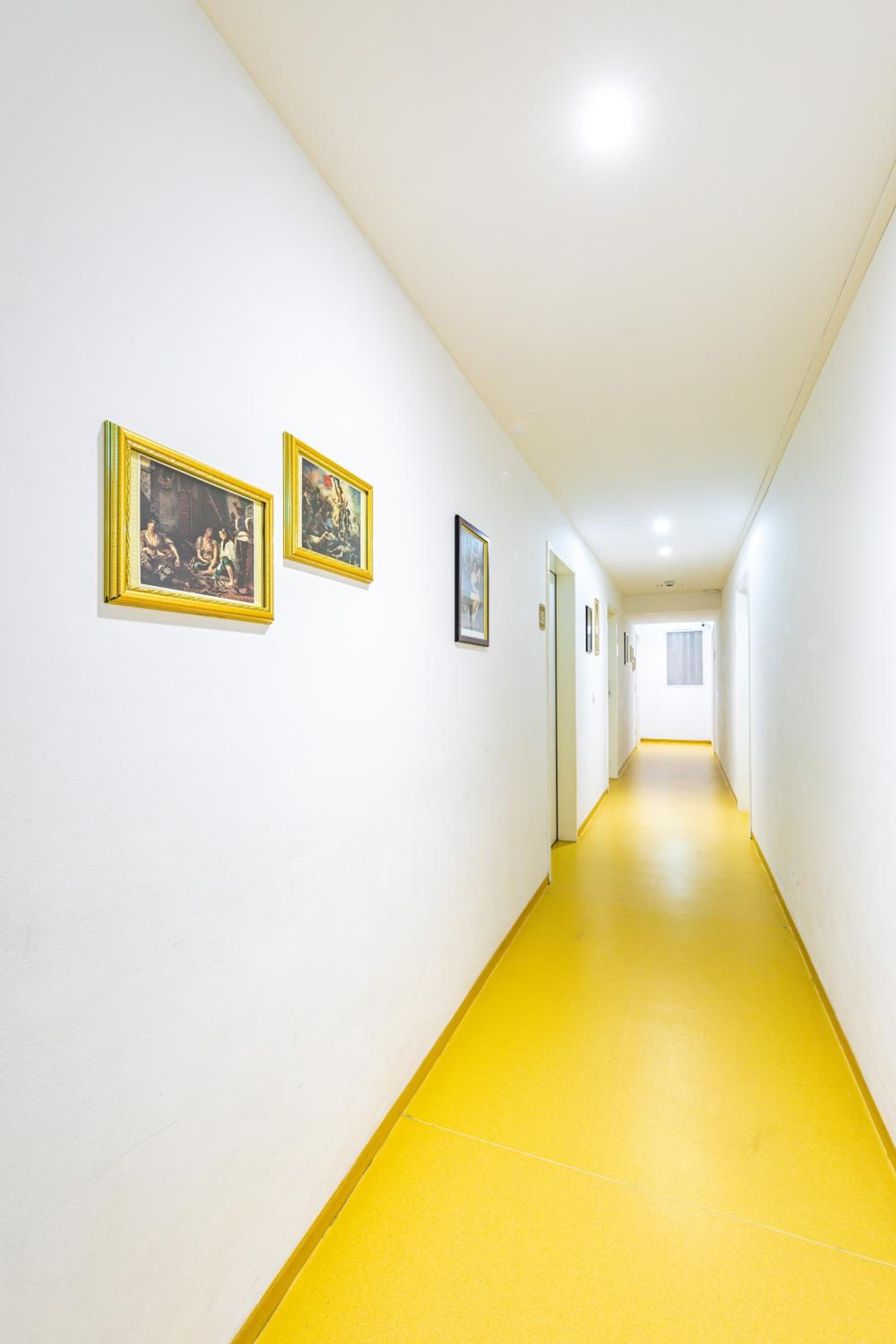 A&T Hotel & Hostel