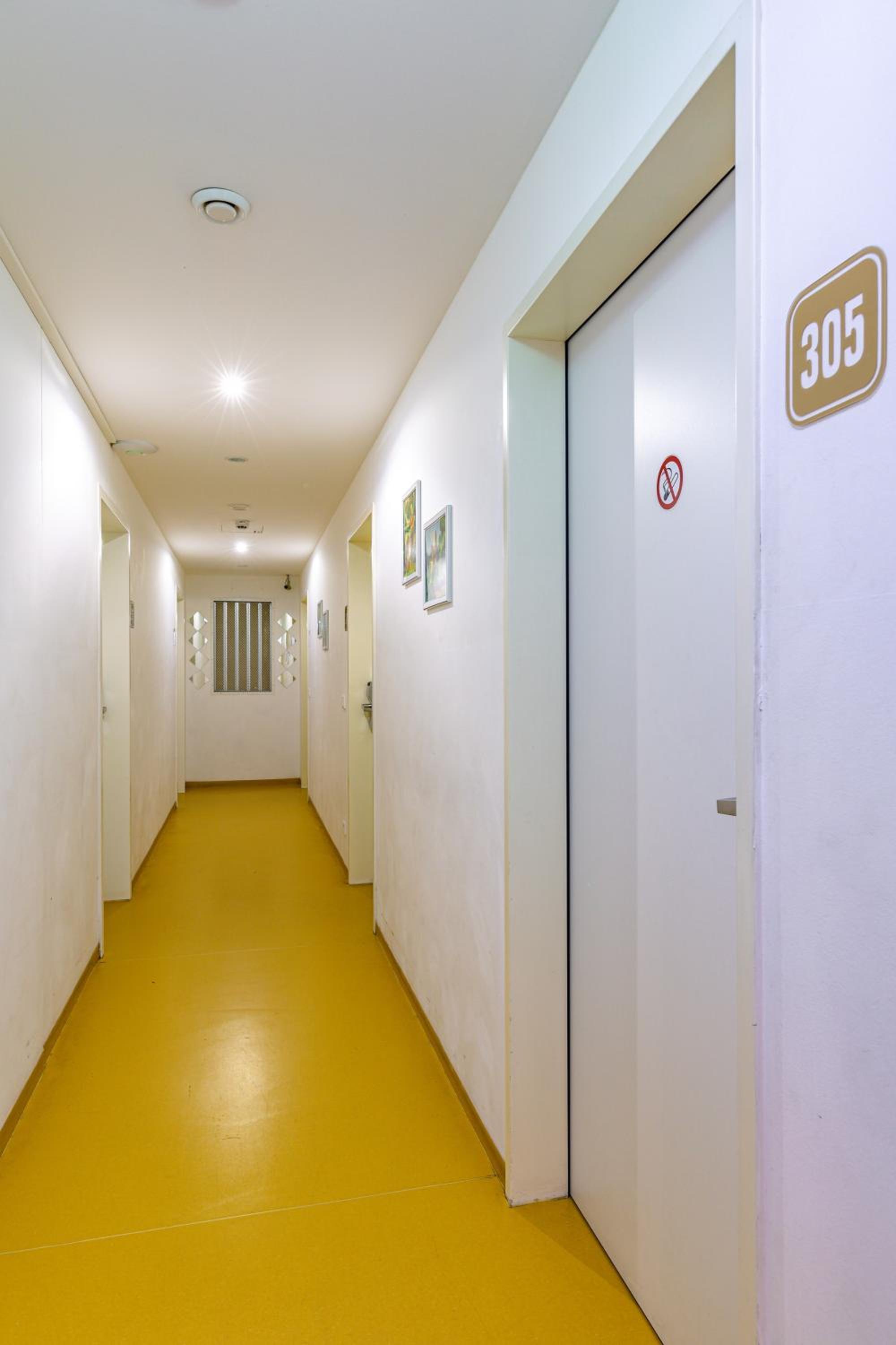 A&T Hotel & Hostel