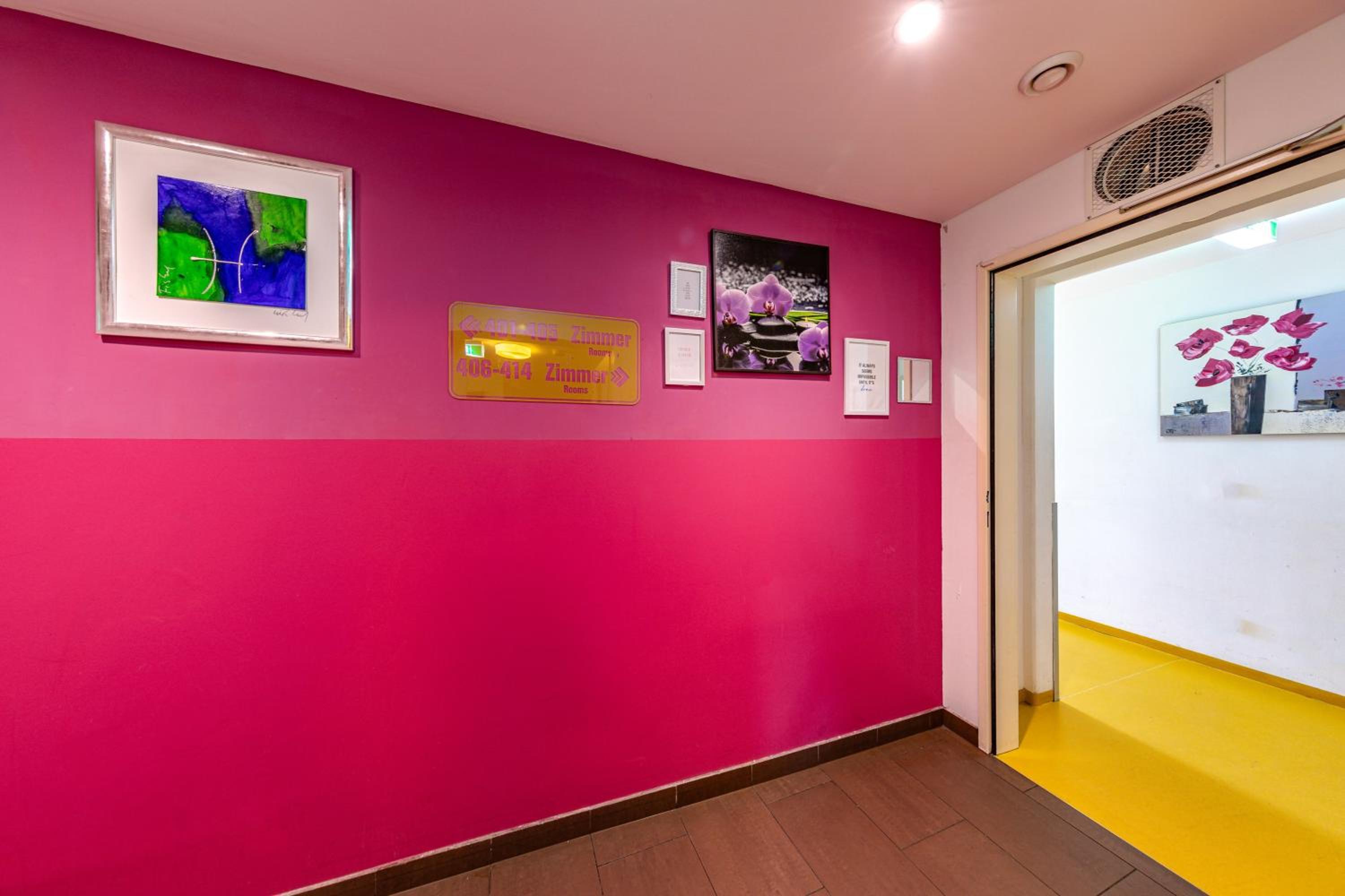 A&T Hotel & Hostel