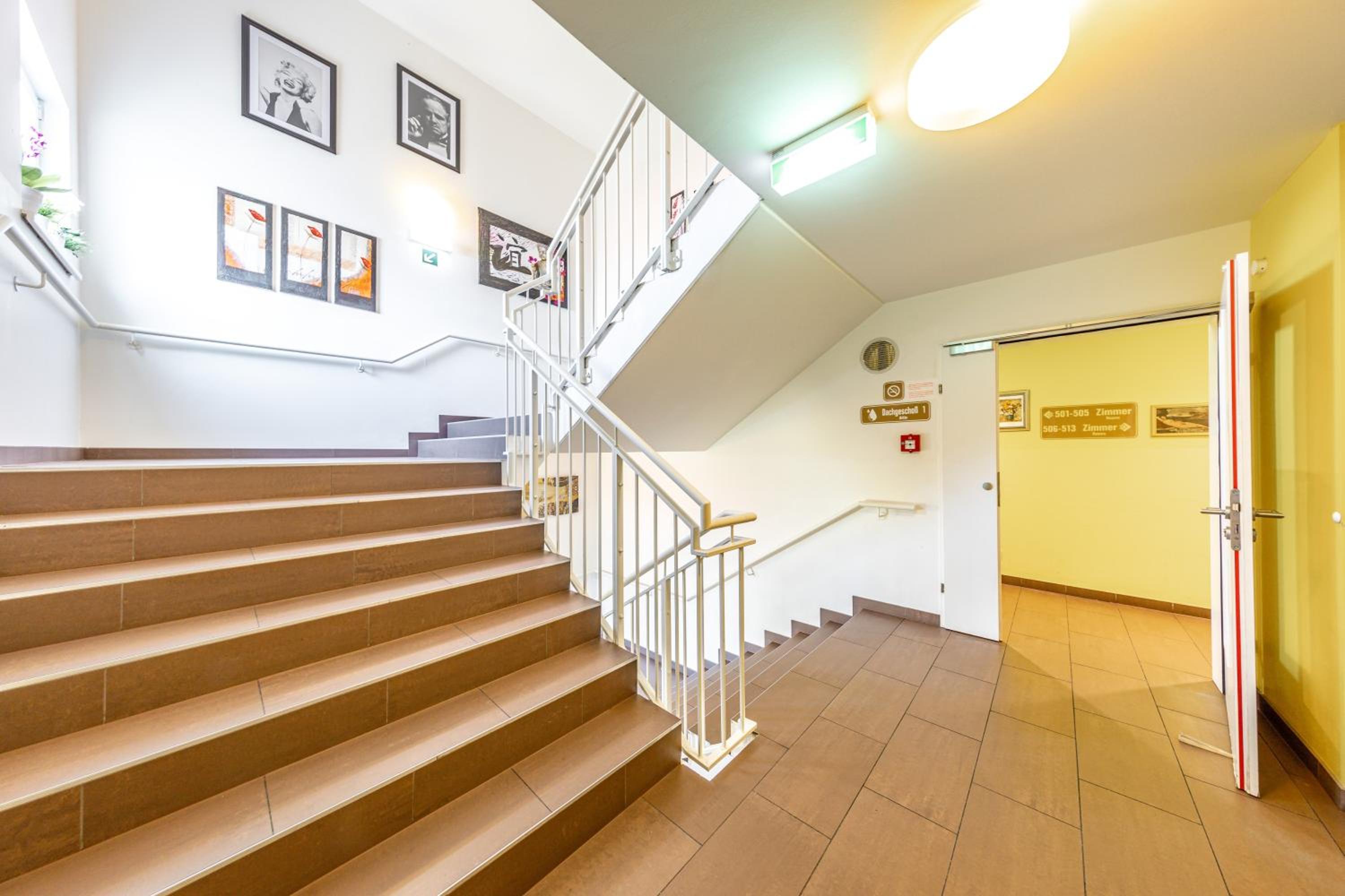 A&T Hotel & Hostel