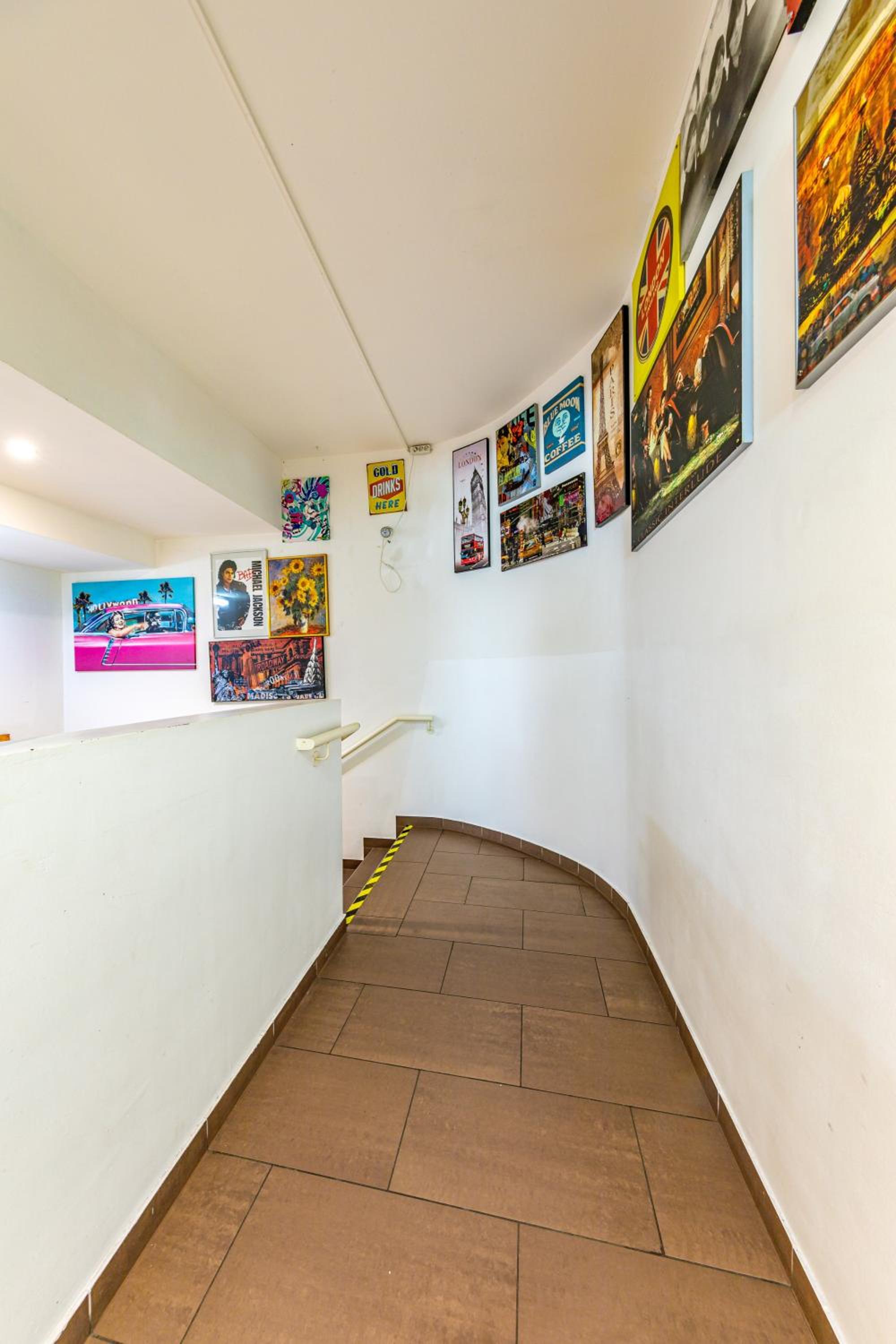 A&T Hotel & Hostel