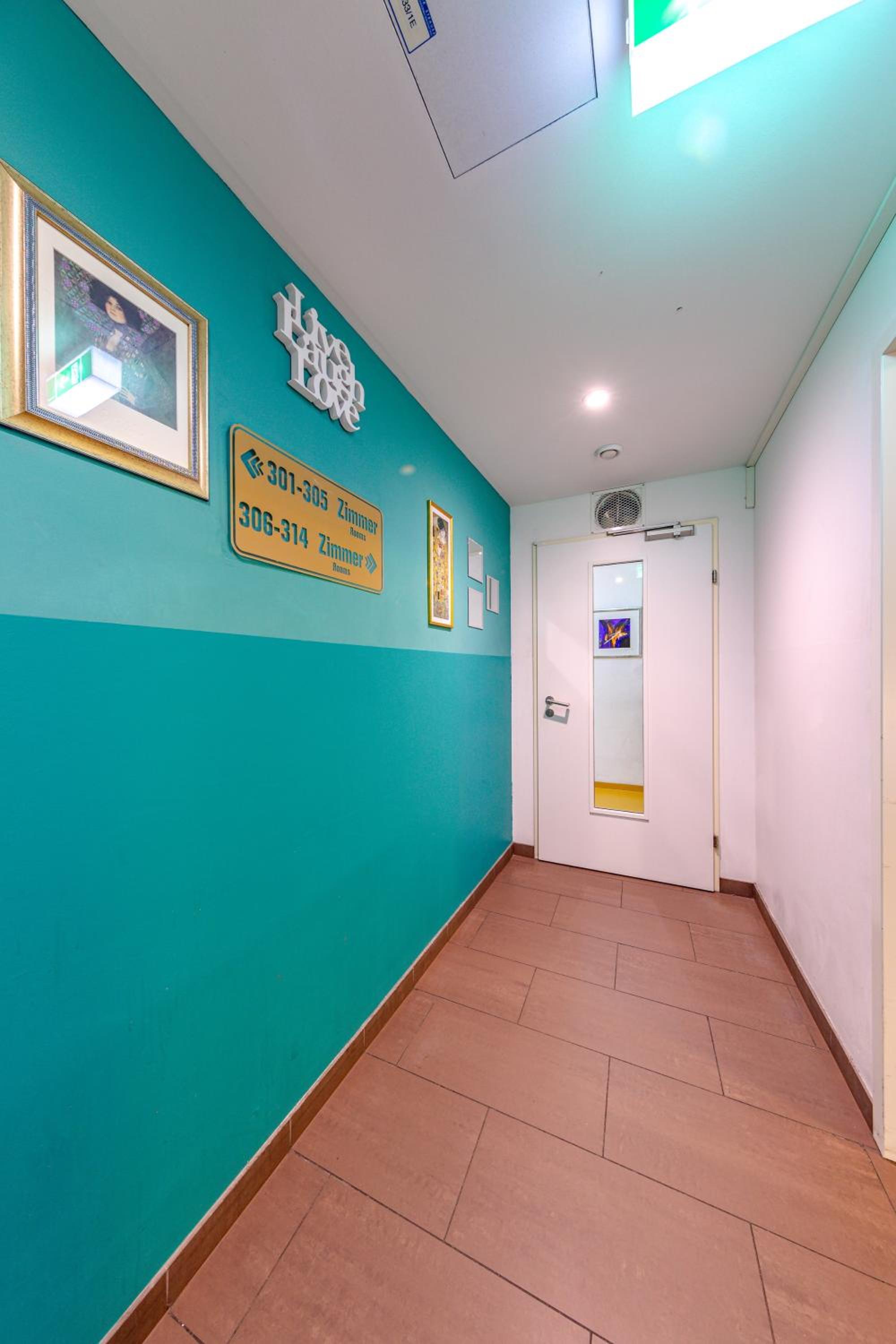 A&T Hotel & Hostel