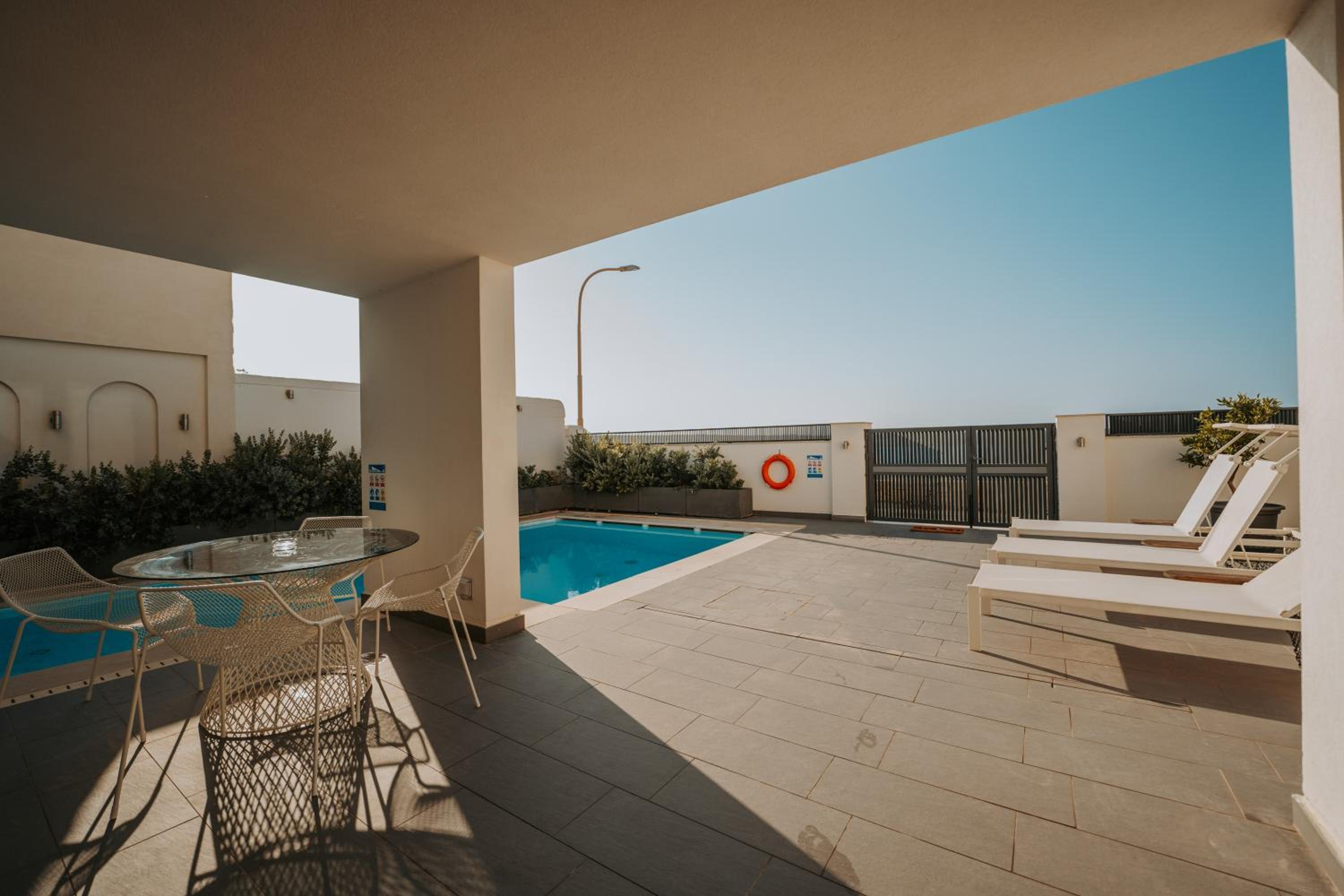 Beachfront Luxury Villa photo 3
