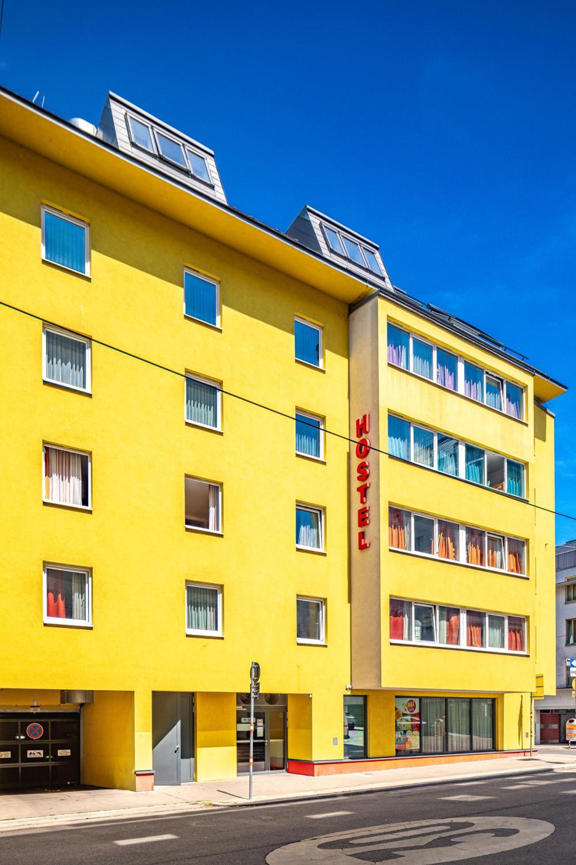 A&T Hotel & Hostel