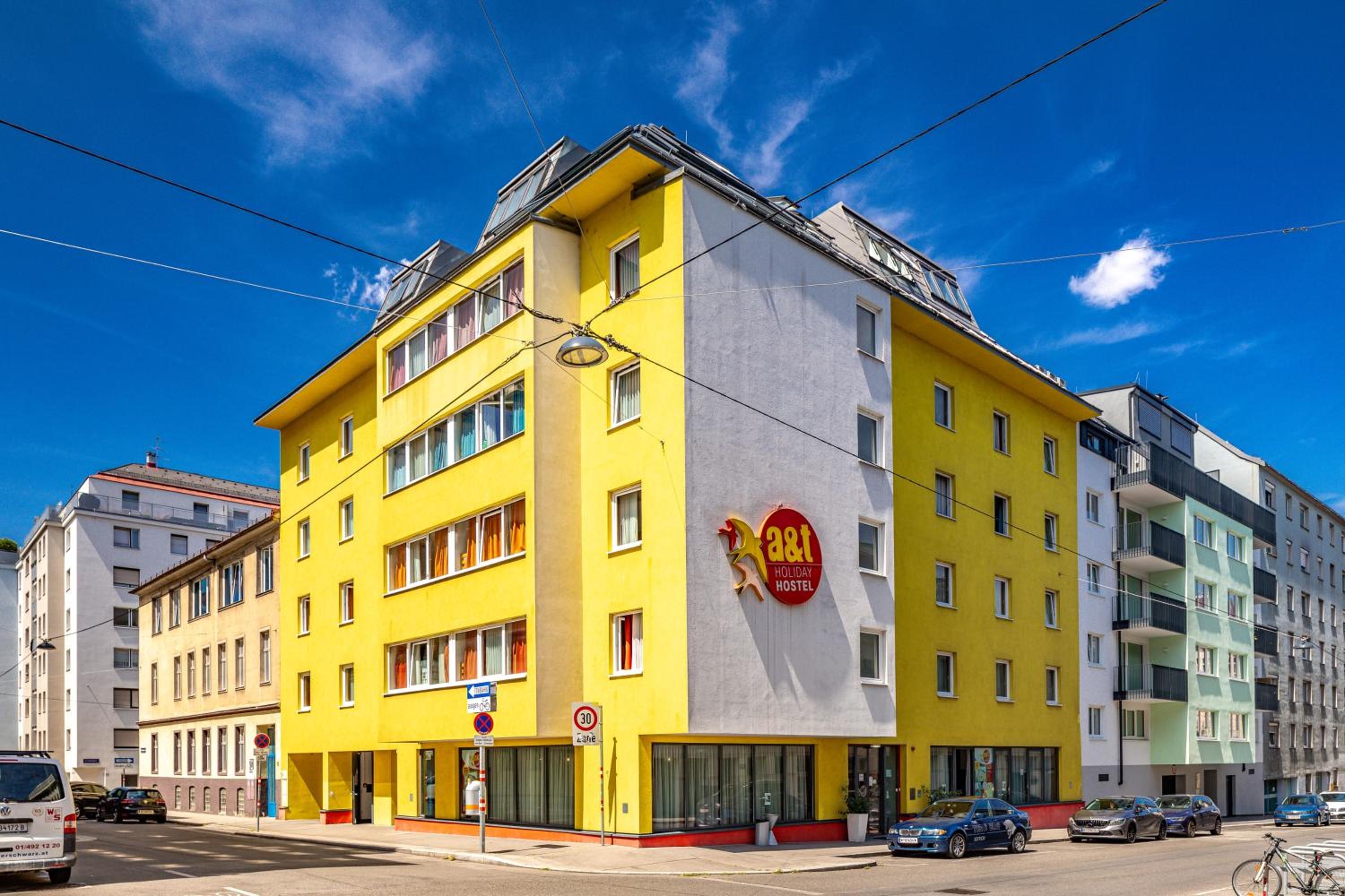 A&T Hotel & Hostel