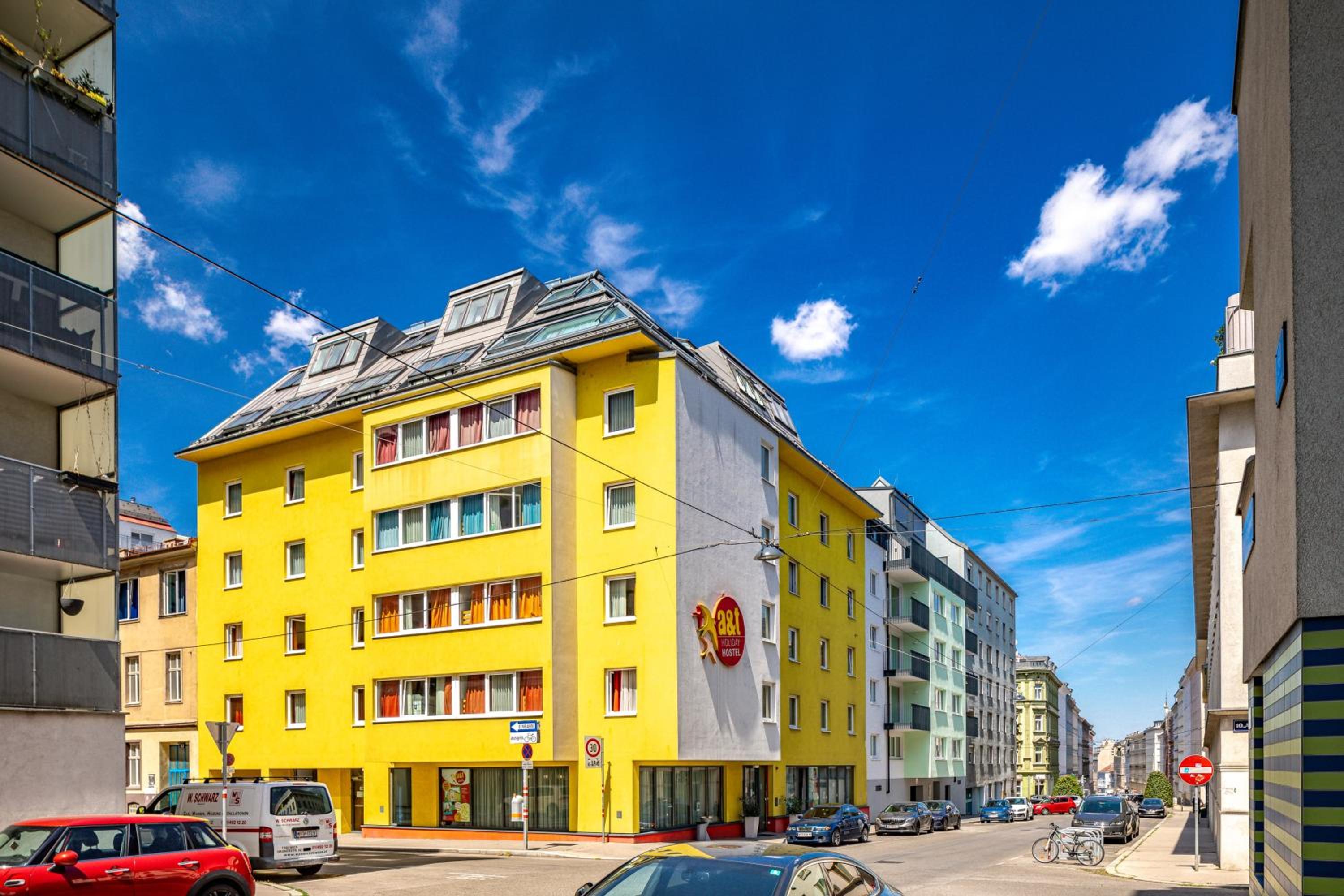 A&T Hotel & Hostel