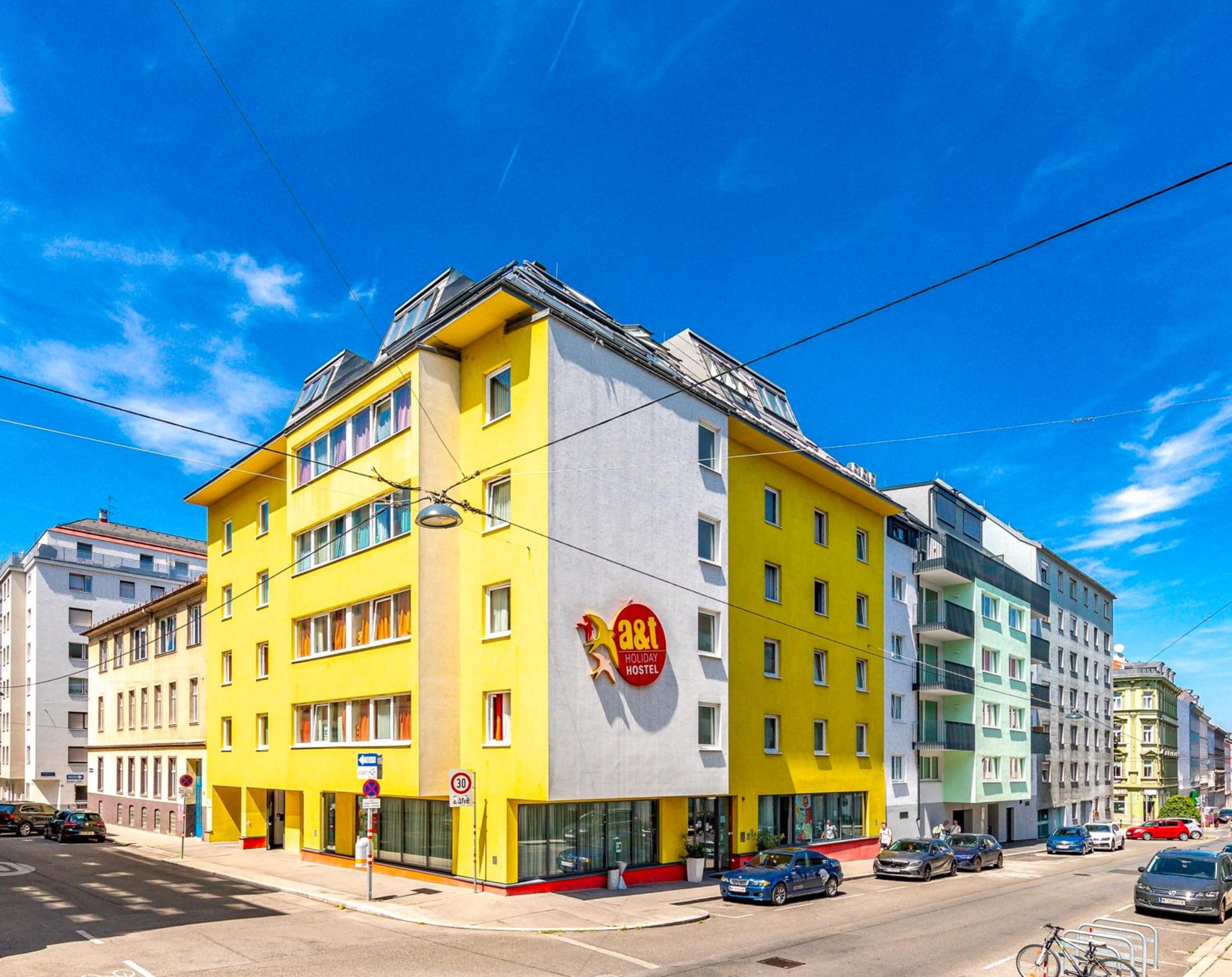 A&T Hotel & Hostel