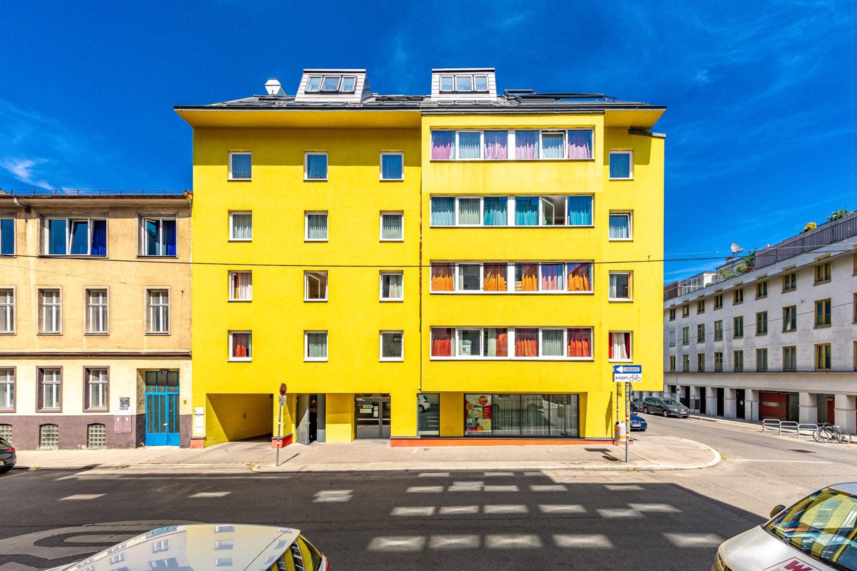 A&T Hotel & Hostel