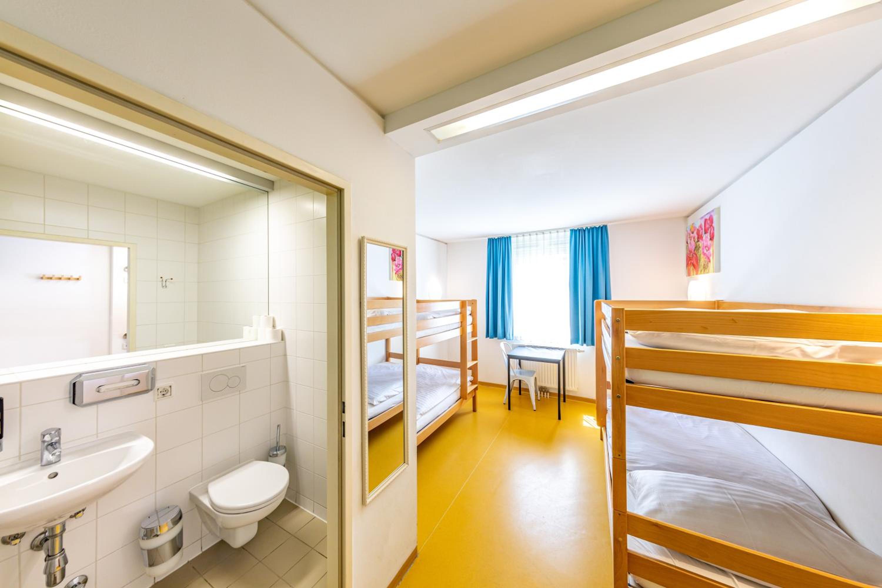 A&T Hotel & Hostel