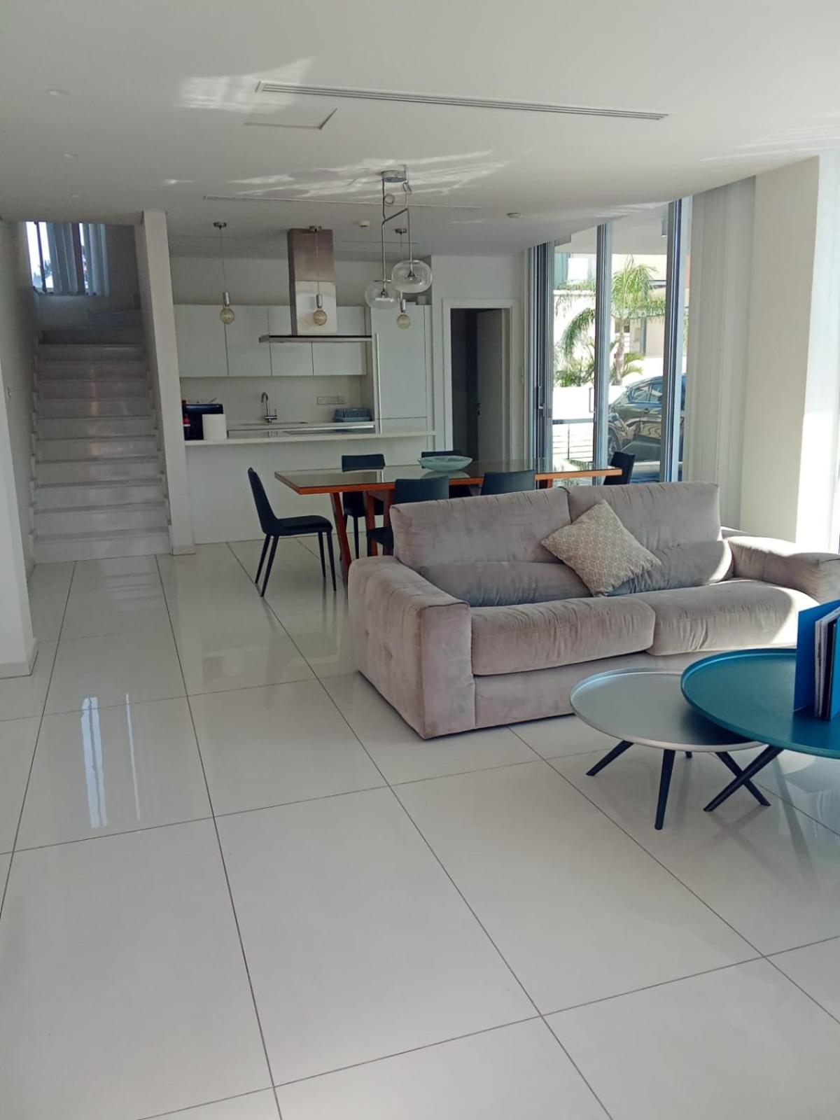 Seaview Luxury Villa Jacuzzi & Pool! 2 Min Beach
