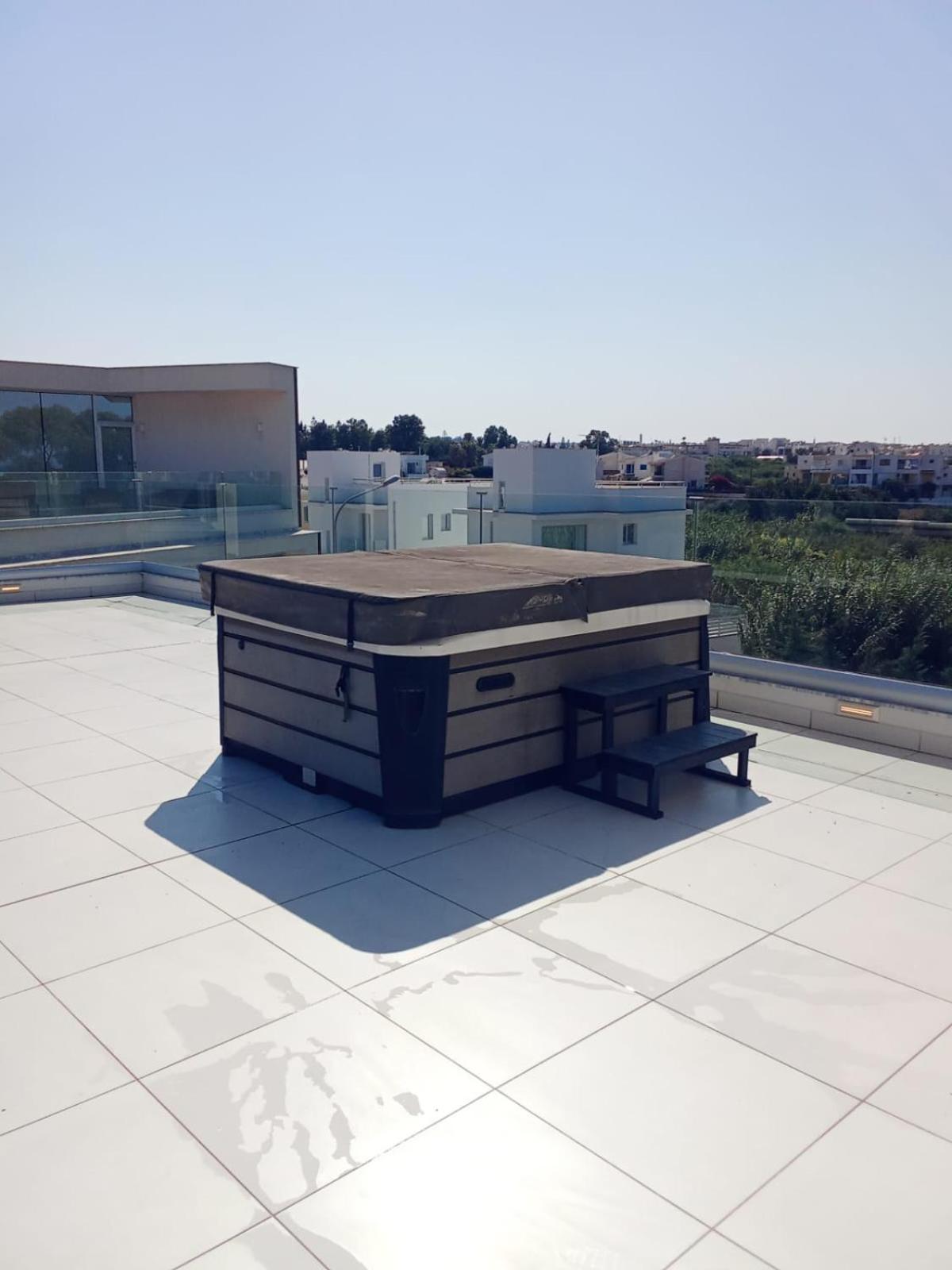 Seaview Luxury Villa Jacuzzi & Pool! 2 Min Beach