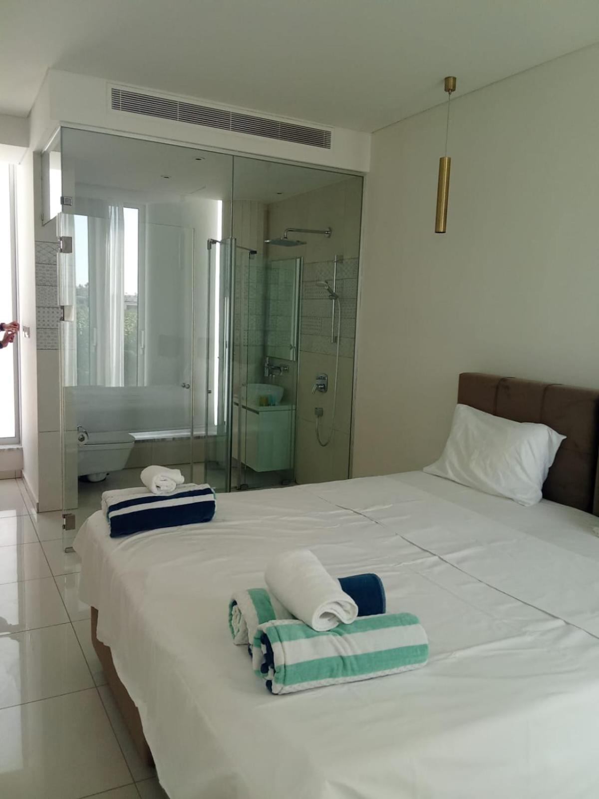Seaview Luxury Villa Jacuzzi & Pool! 2 Min Beach