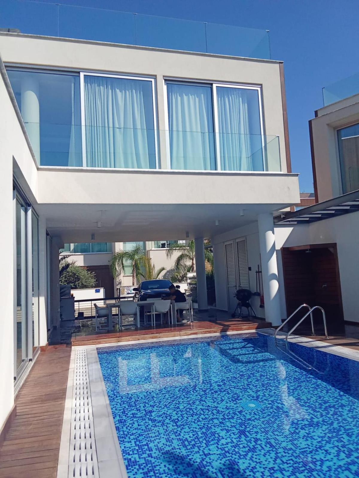 Seaview Luxury Villa Jacuzzi & Pool! 2 Min Beach