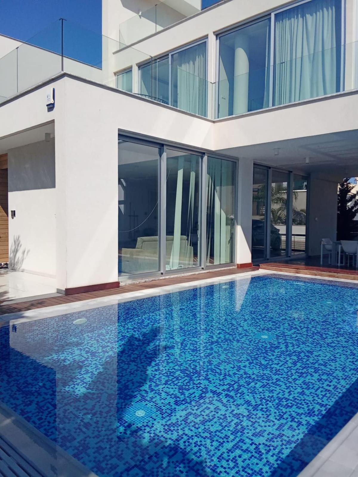 Seaview Luxury Villa Jacuzzi & Pool! 2 Min Beach